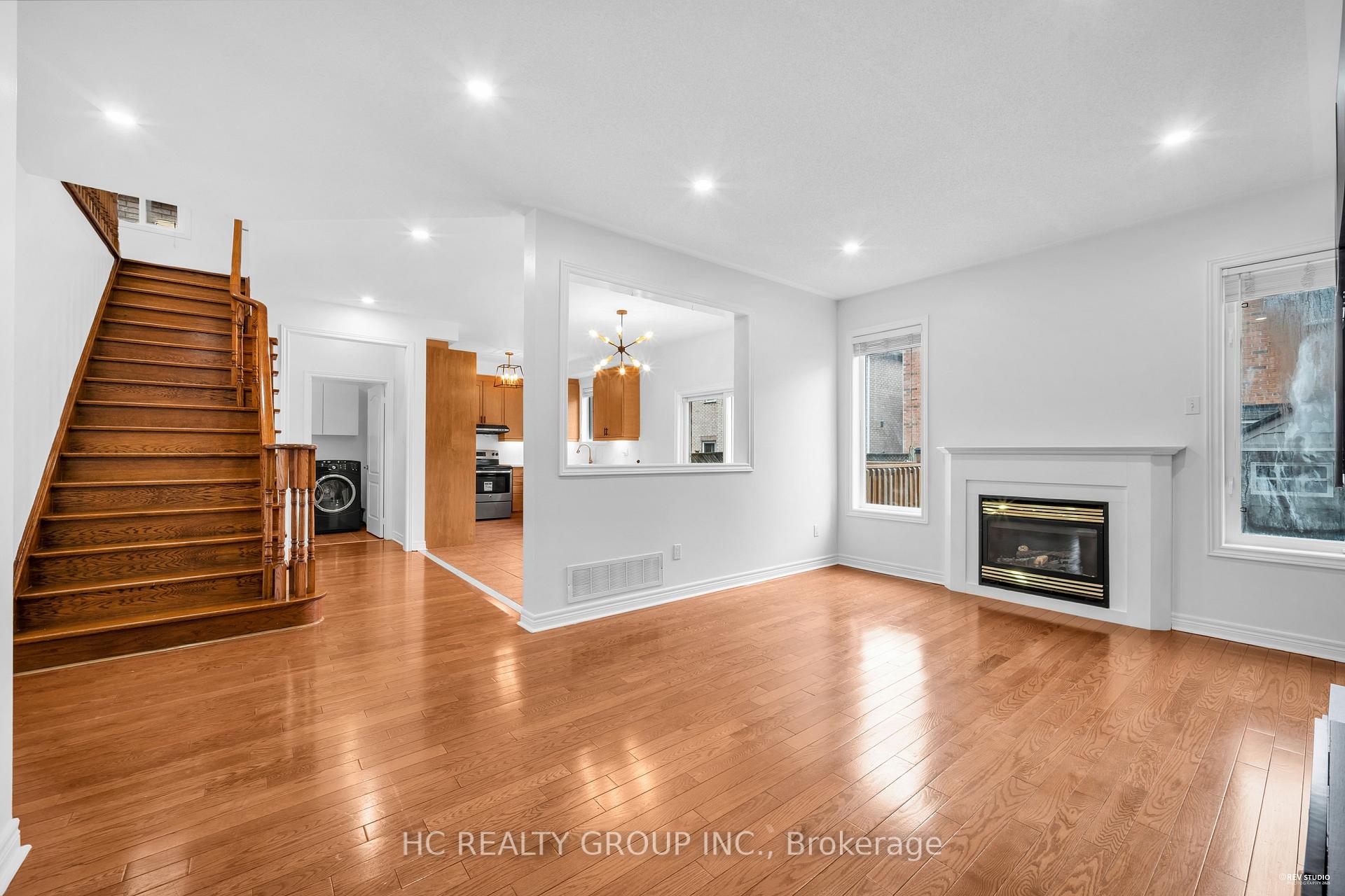 Photo 16 of 27 Valemount Way, Aurora, Bayview Wellington — HOMEH