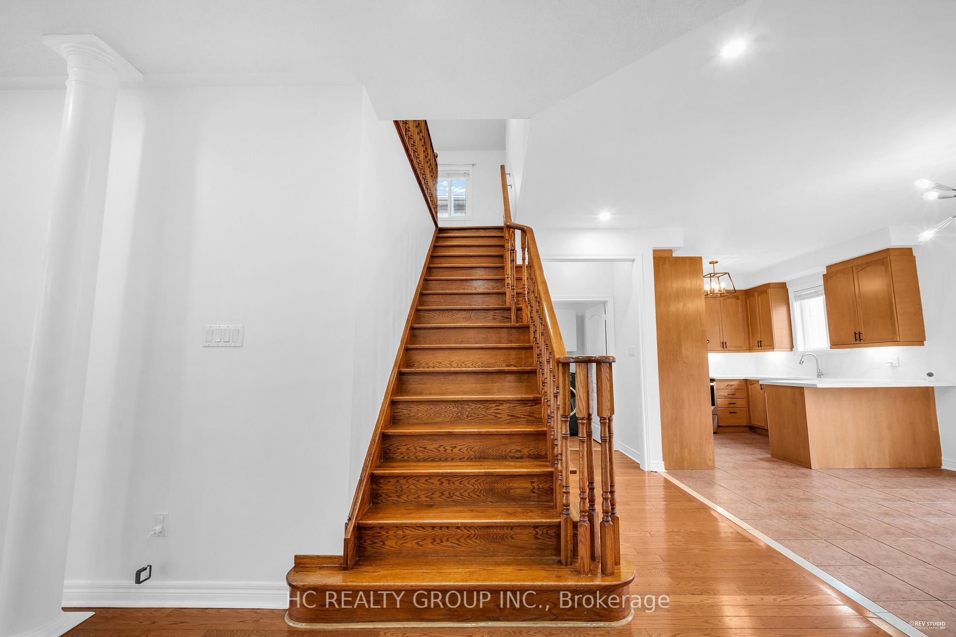 Photo 22 of 27 Valemount Way, Aurora, Bayview Wellington — HOMEH