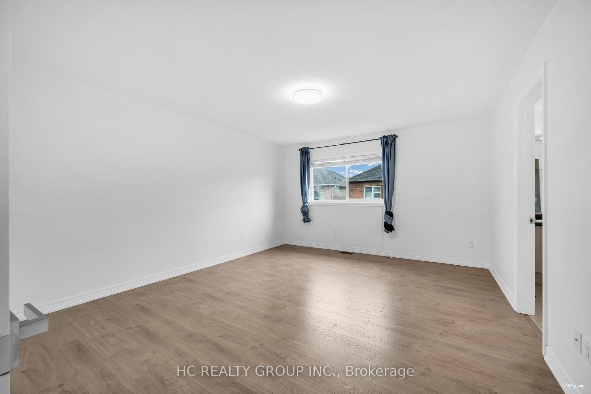 Photo 24 of 27 Valemount Way, Aurora, Bayview Wellington — HOMEH