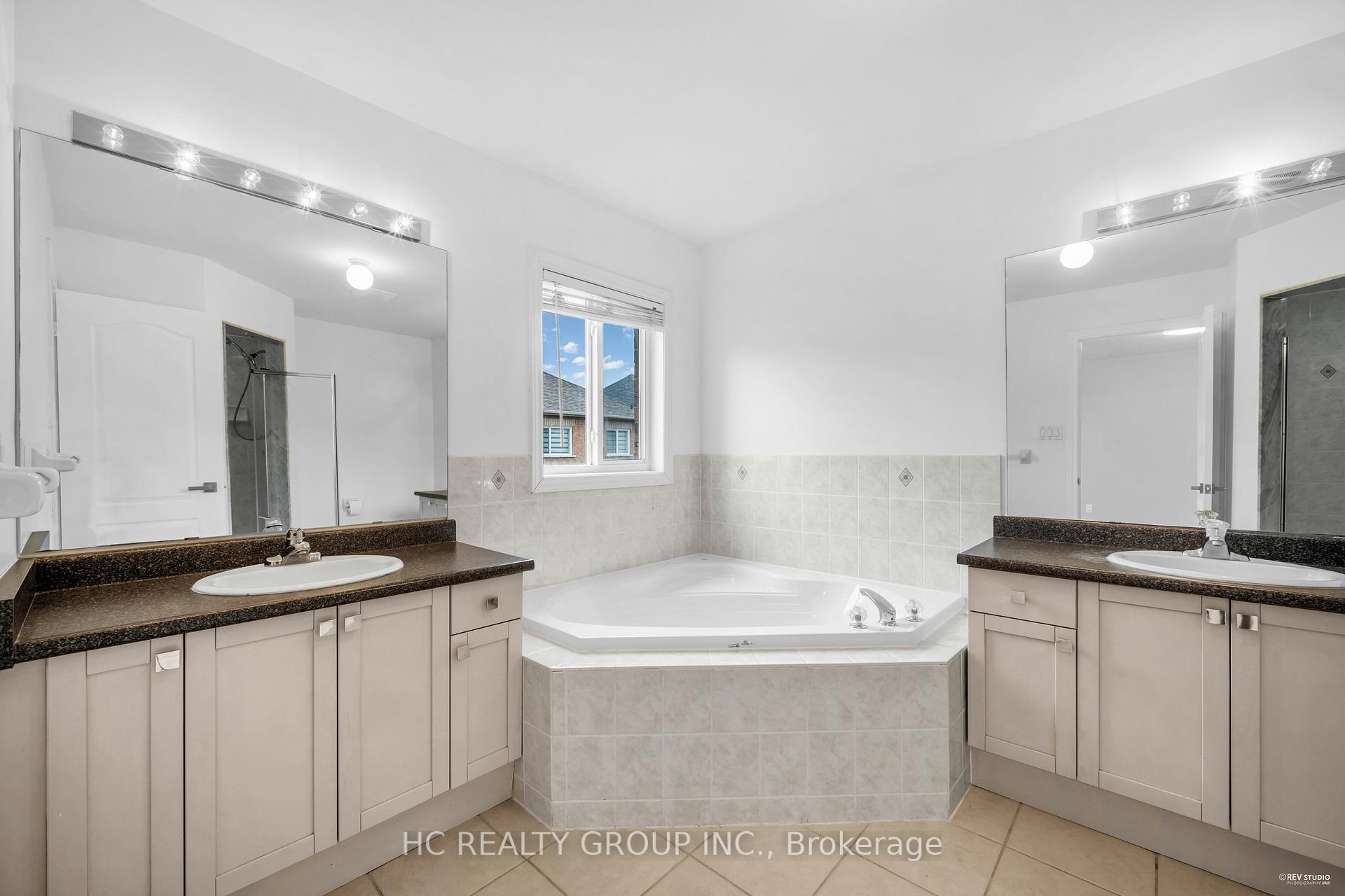 Photo 26 of 27 Valemount Way, Aurora, Bayview Wellington — HOMEH