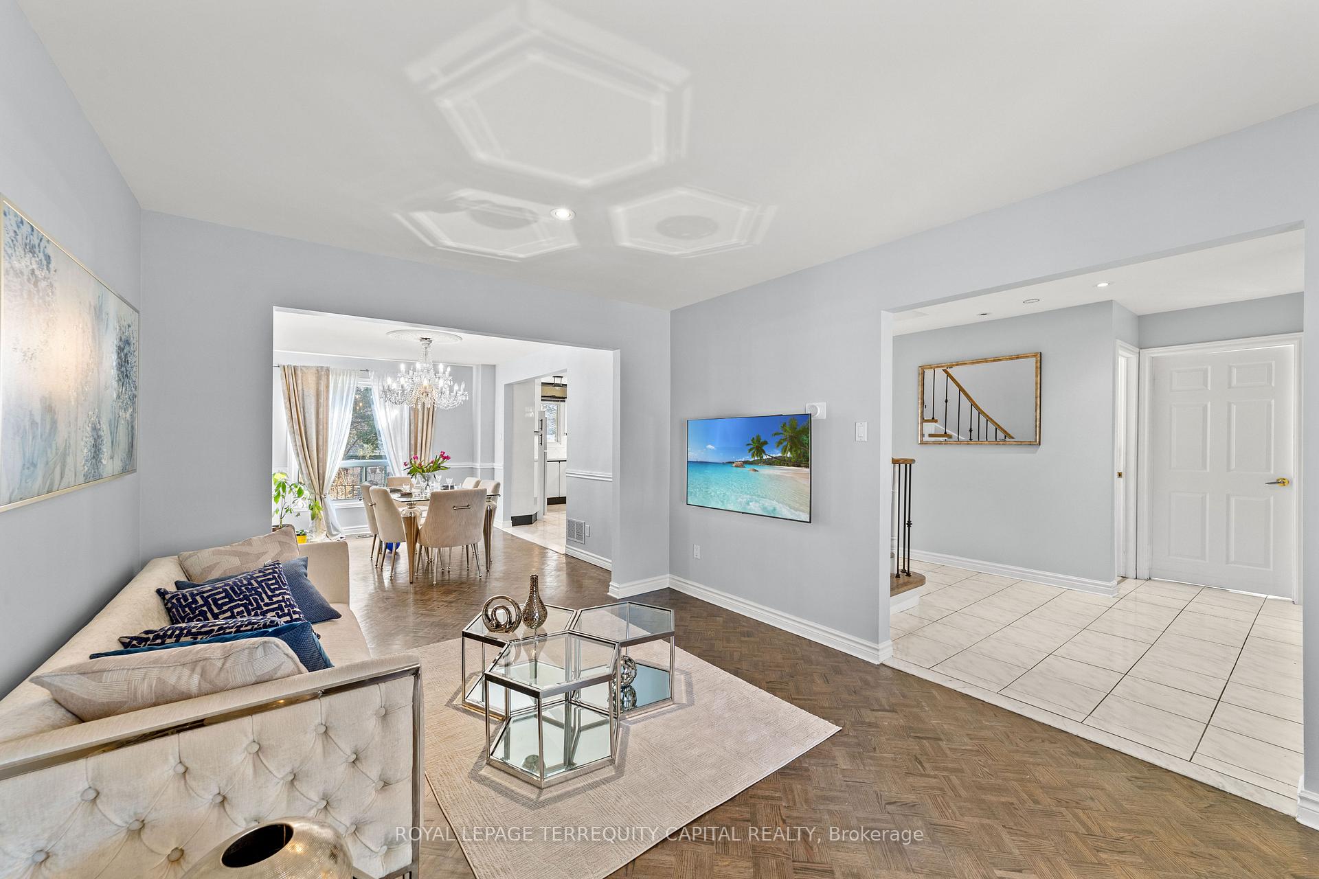 Photo 5 of 9 Torino Place, Vaughan, Glen Shields — HOMEH