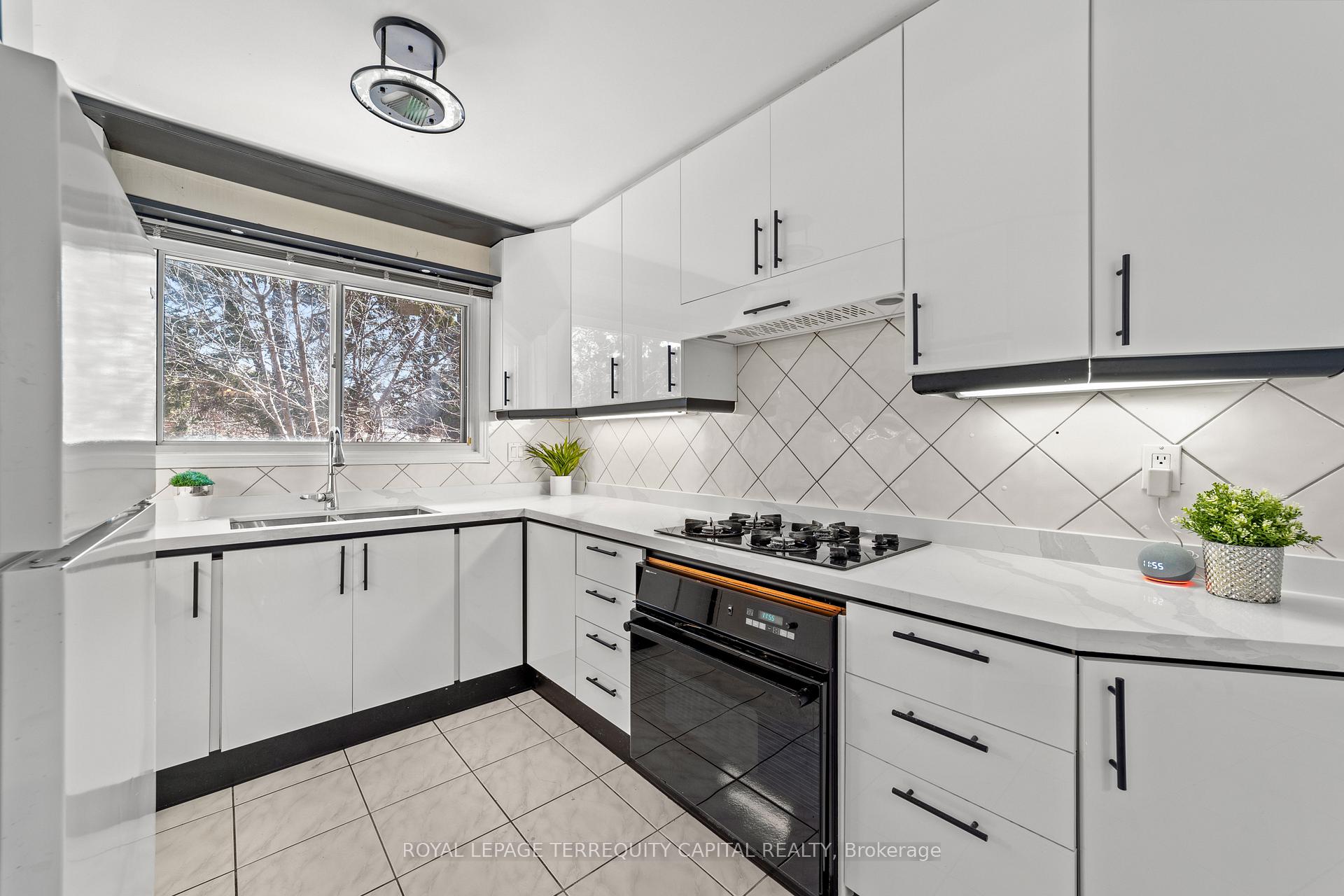 Photo 14 of 9 Torino Place, Vaughan, Glen Shields — HOMEH