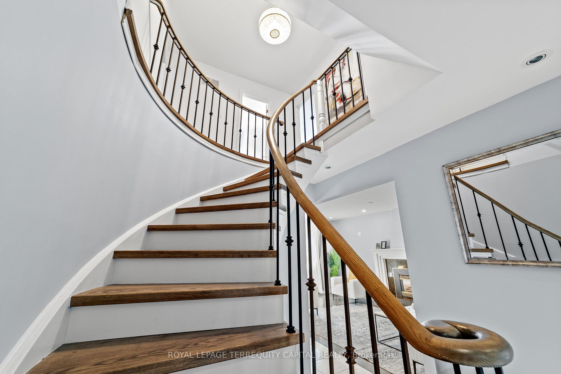 Photo 21 of 9 Torino Place, Vaughan, Glen Shields — HOMEH