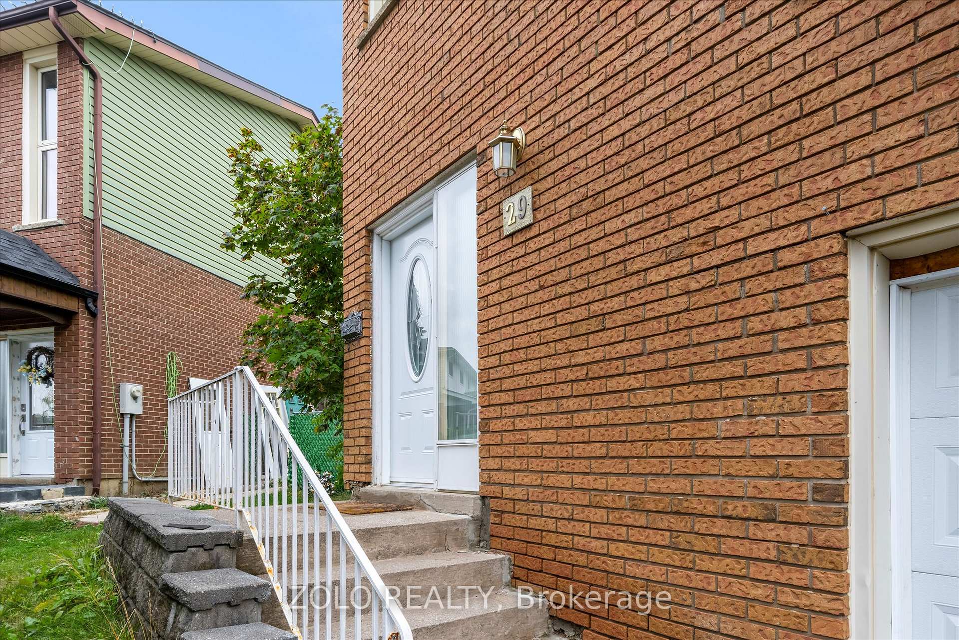 Photo 3 of 29 Newlyn Crescent, Brampton, Brampton North — HOMEH