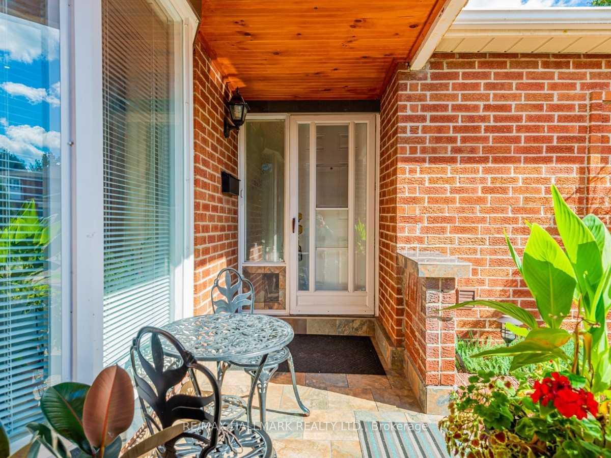 Photo 4 of 118 Andrea Lane, Vaughan, East Woodbridge — HOMEH