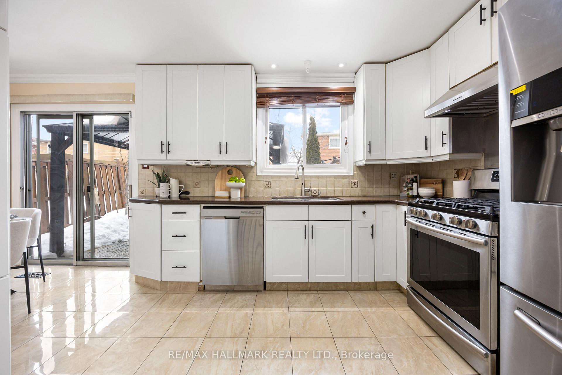 Photo 15 of 118 Andrea Lane, Vaughan, East Woodbridge — HOMEH