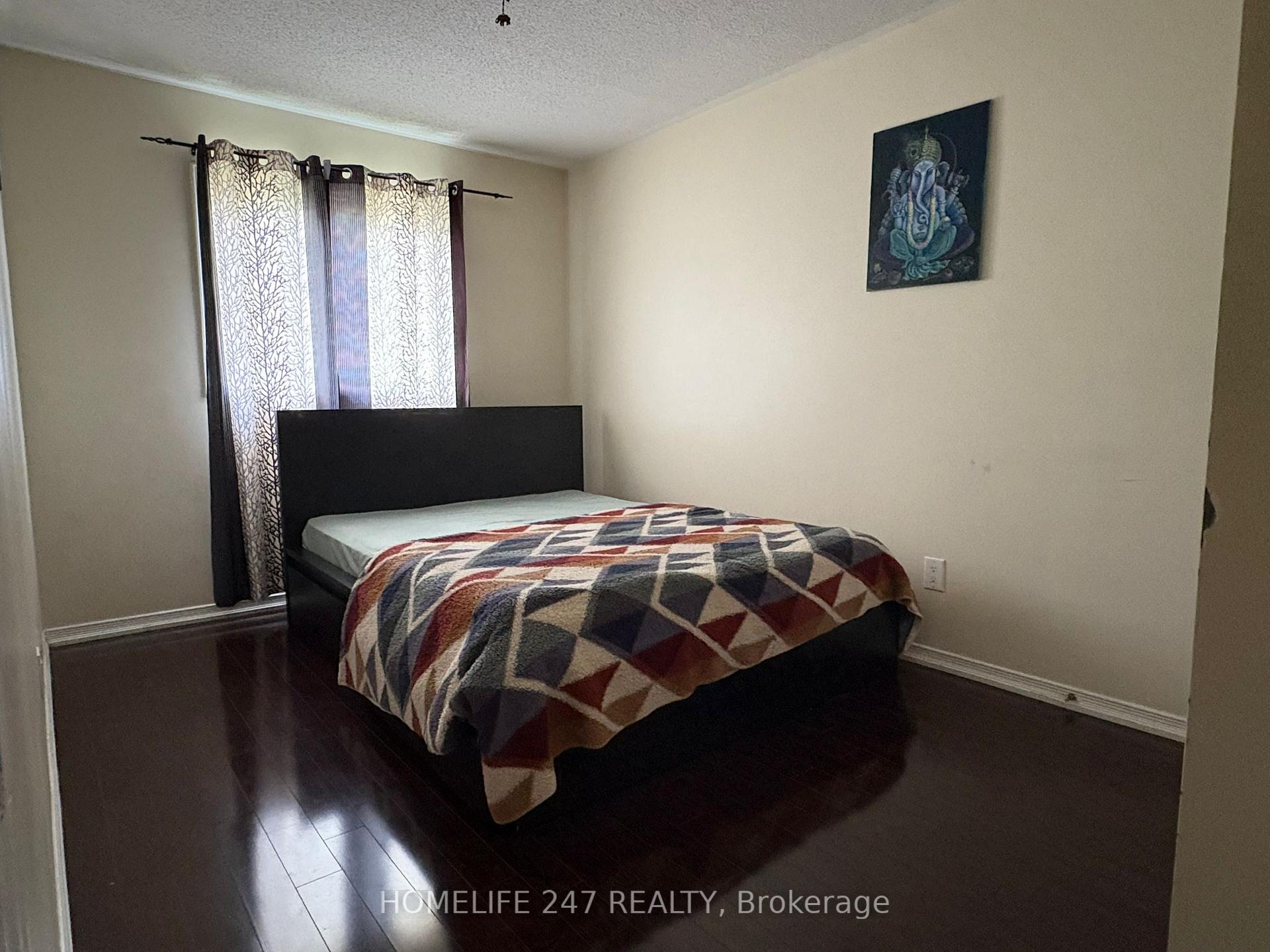 Photo 5 of 52 Tulip Drive, Brampton, Fletcher's Creek South — HOMEH