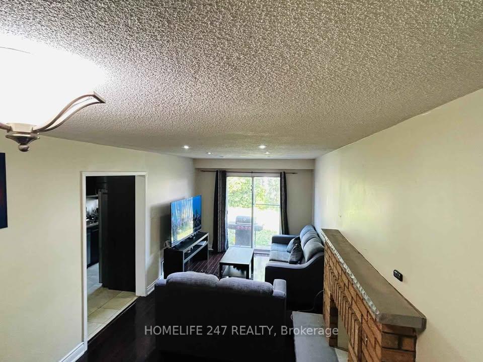 Photo 4 of 52 Tulip Drive, Brampton, Fletcher's Creek South — HOMEH