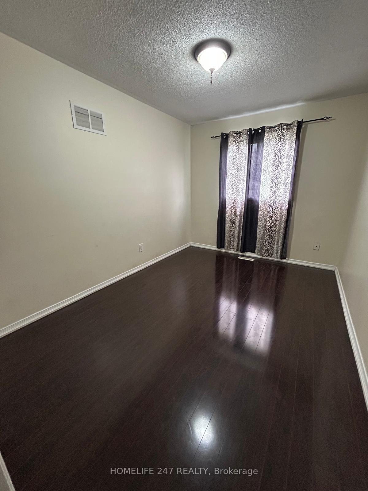 Photo 7 of 52 Tulip Drive, Brampton, Fletcher's Creek South — HOMEH