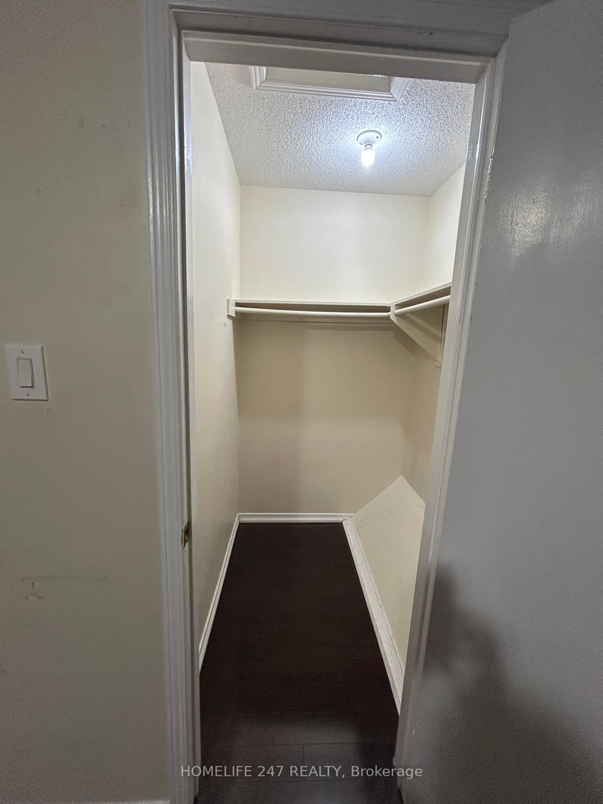 Photo 11 of 52 Tulip Drive, Brampton, Fletcher's Creek South — HOMEH