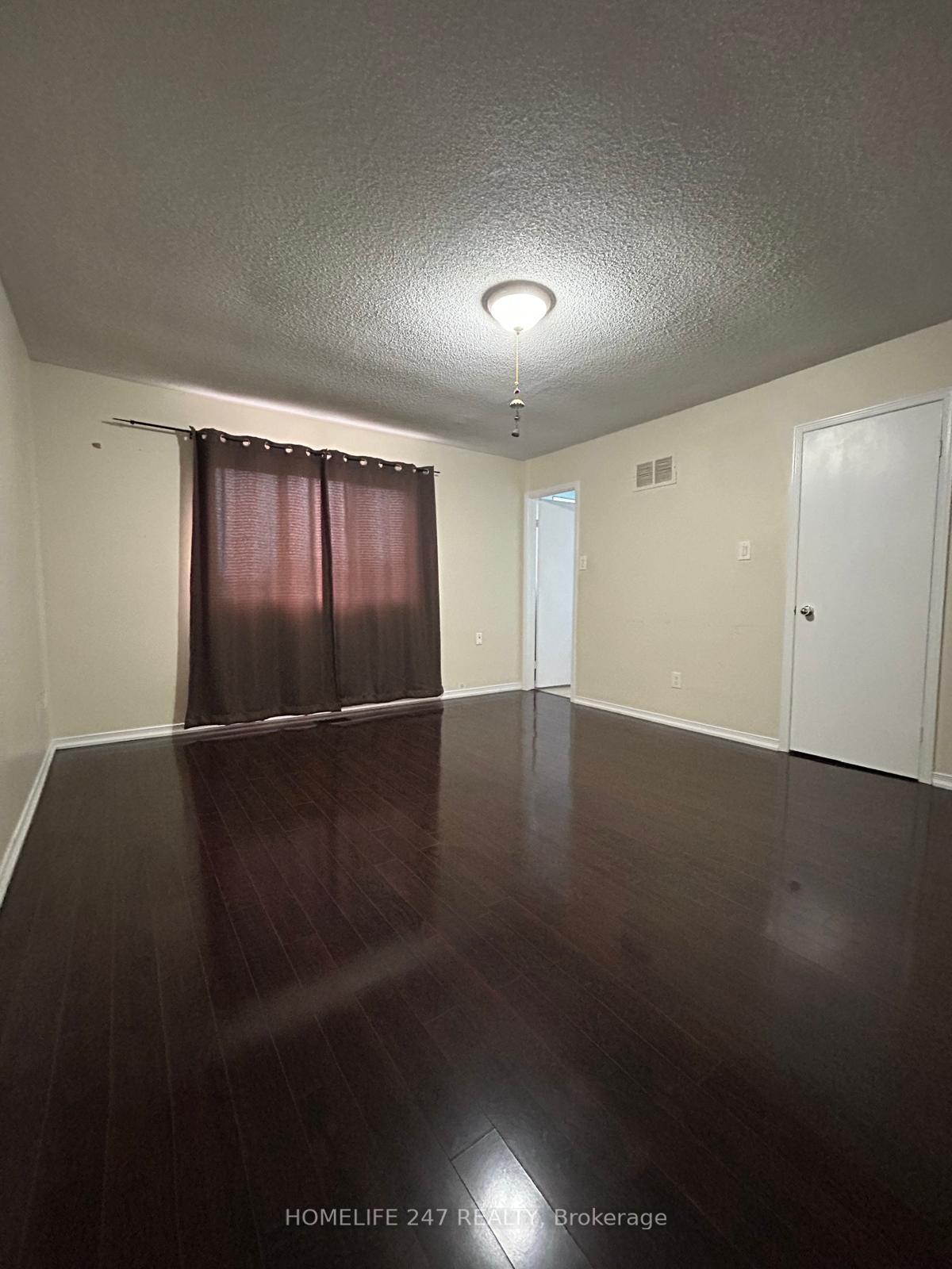 Photo 12 of 52 Tulip Drive, Brampton, Fletcher's Creek South — HOMEH