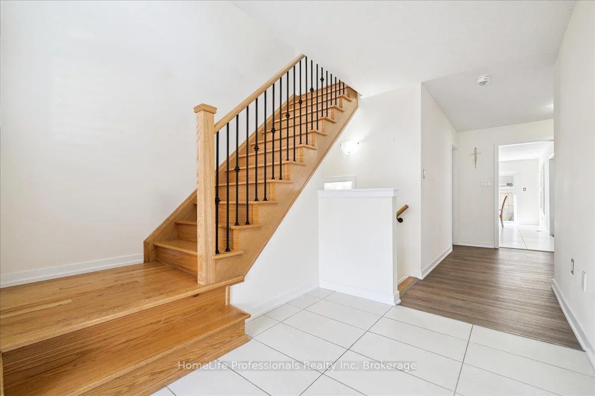 Photo 12 of 107 Pagebrook Crescent, Hamilton, Stoney Creek Mountain — HOMEH