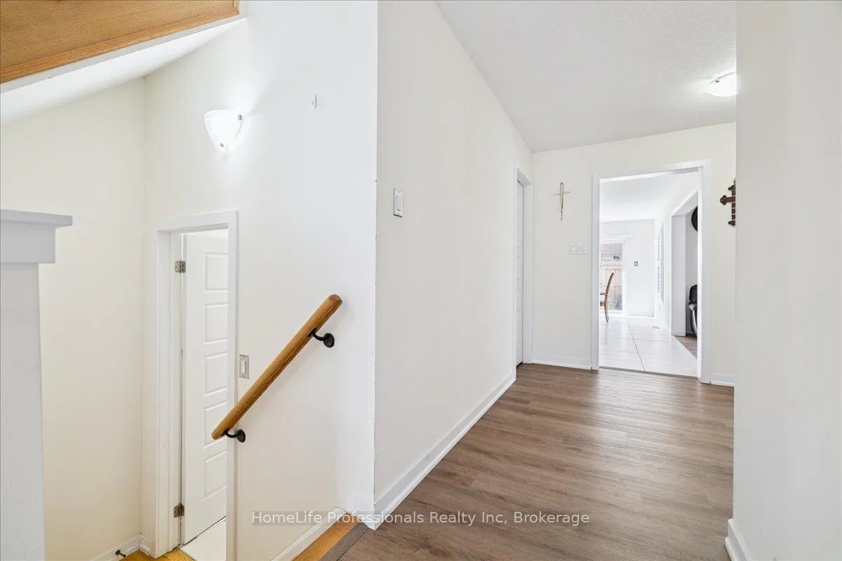 Photo 13 of 107 Pagebrook Crescent, Hamilton, Stoney Creek Mountain — HOMEH