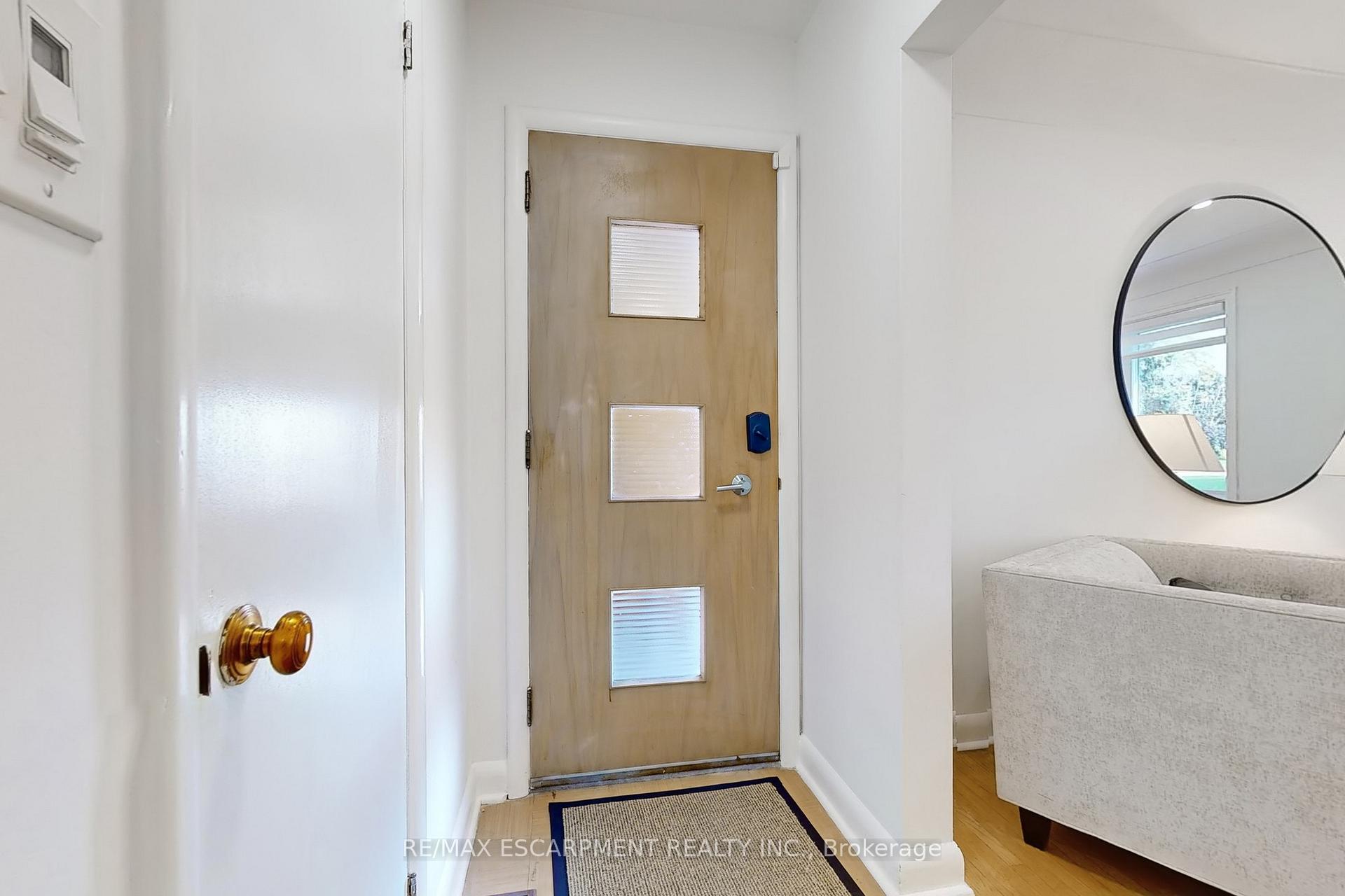 Photo 4 of 697 George Street, Burlington, Brant — HOMEH