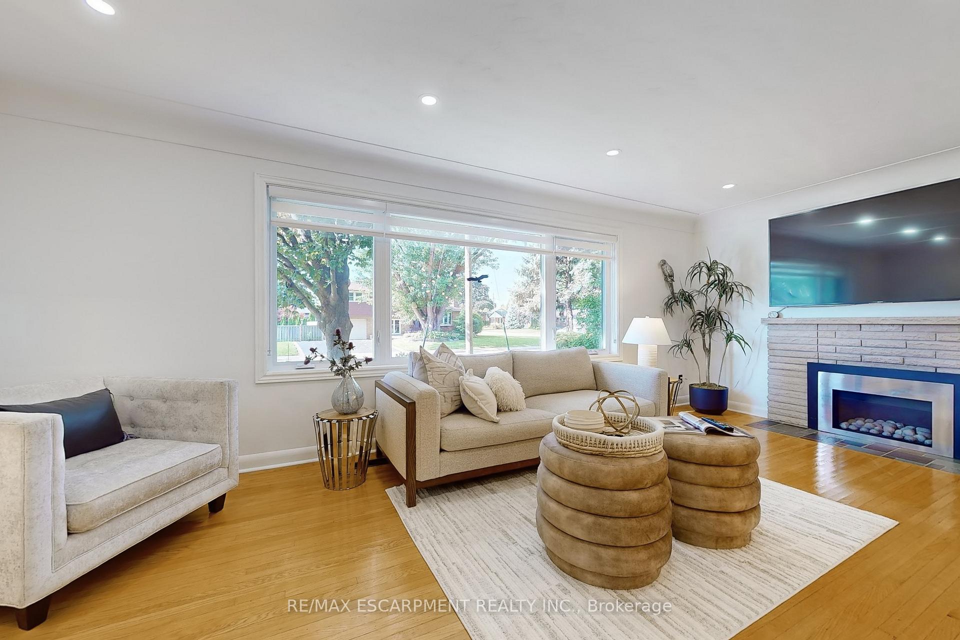 Photo 7 of 697 George Street, Burlington, Brant — HOMEH