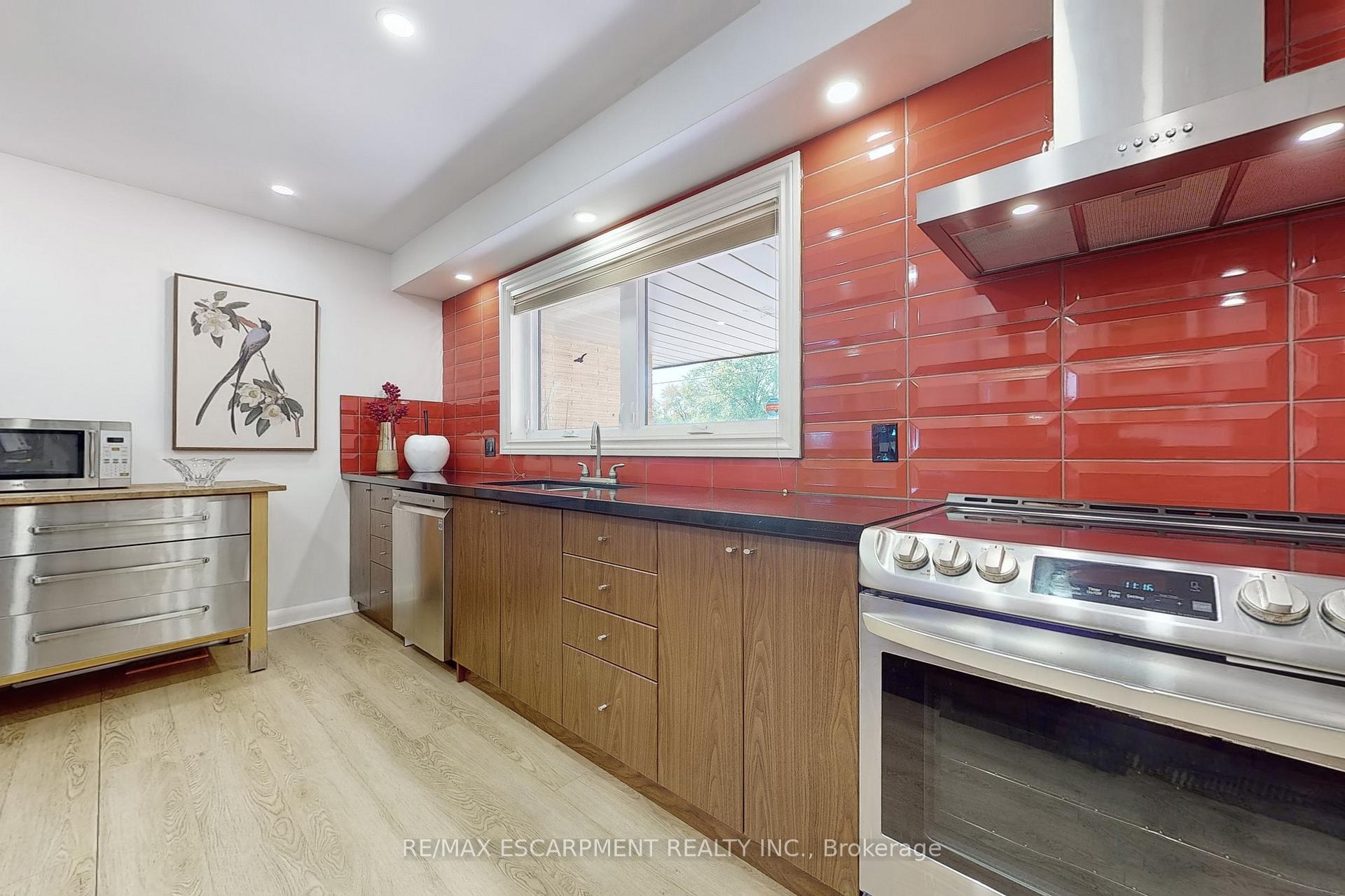 Photo 11 of 697 George Street, Burlington, Brant — HOMEH