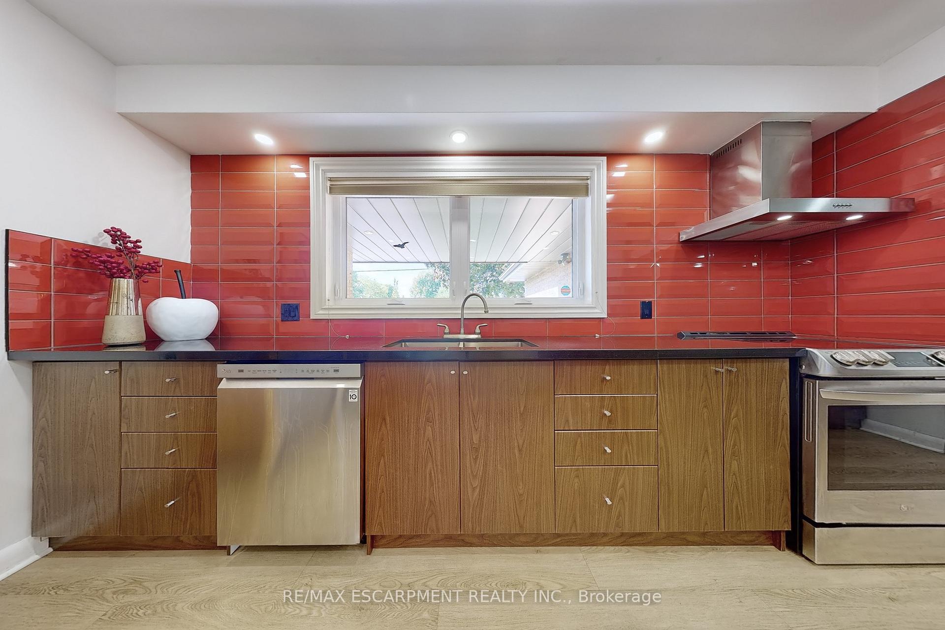 Photo 12 of 697 George Street, Burlington, Brant — HOMEH