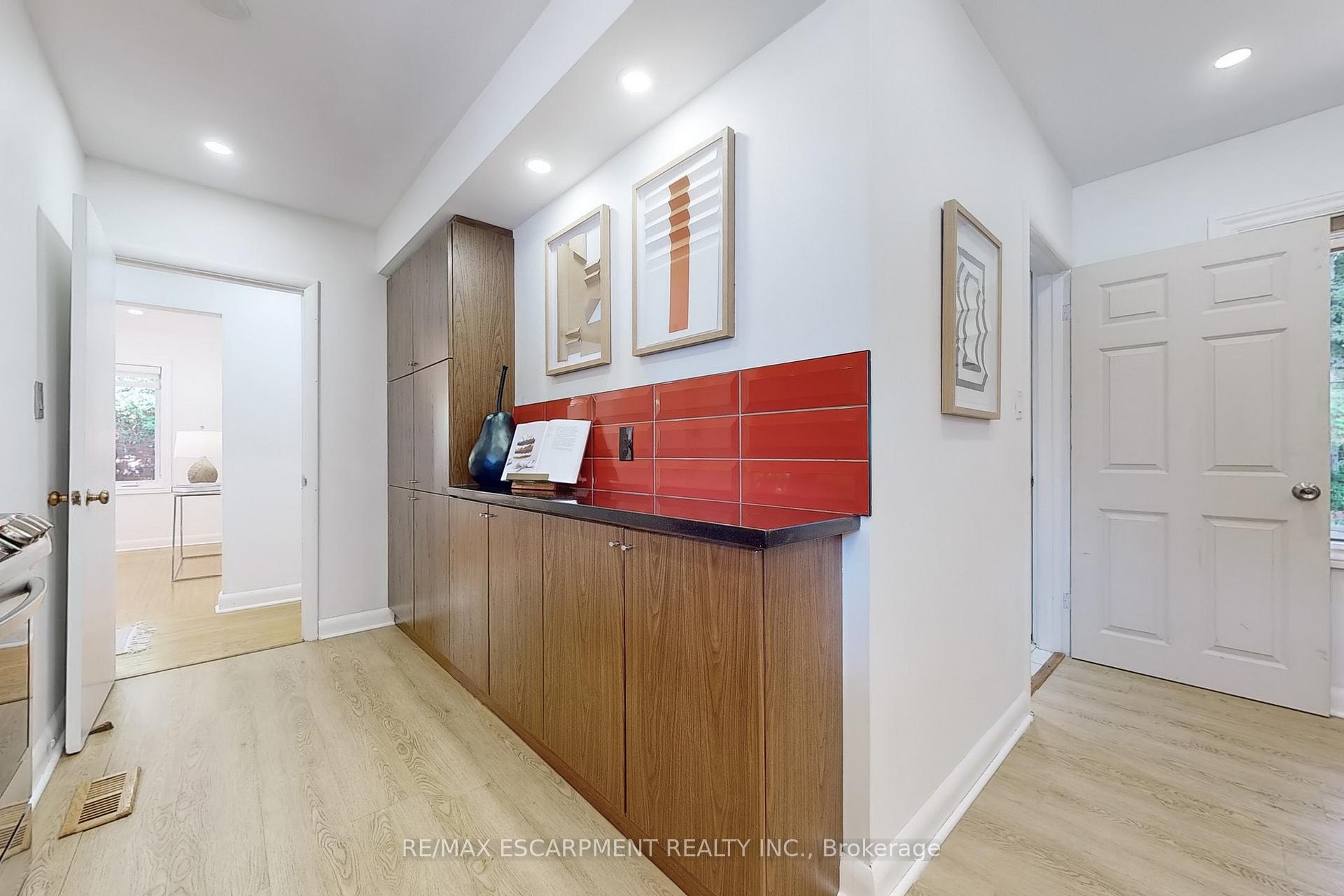 Photo 13 of 697 George Street, Burlington, Brant — HOMEH