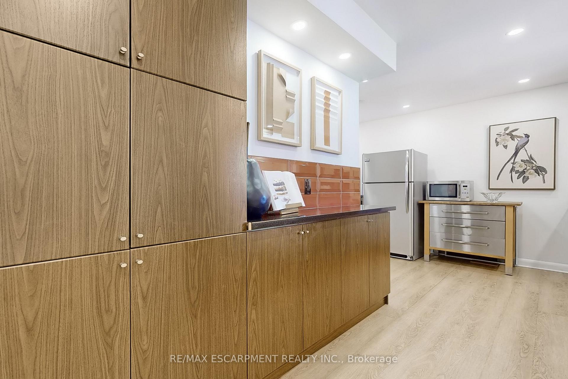 Photo 14 of 697 George Street, Burlington, Brant — HOMEH