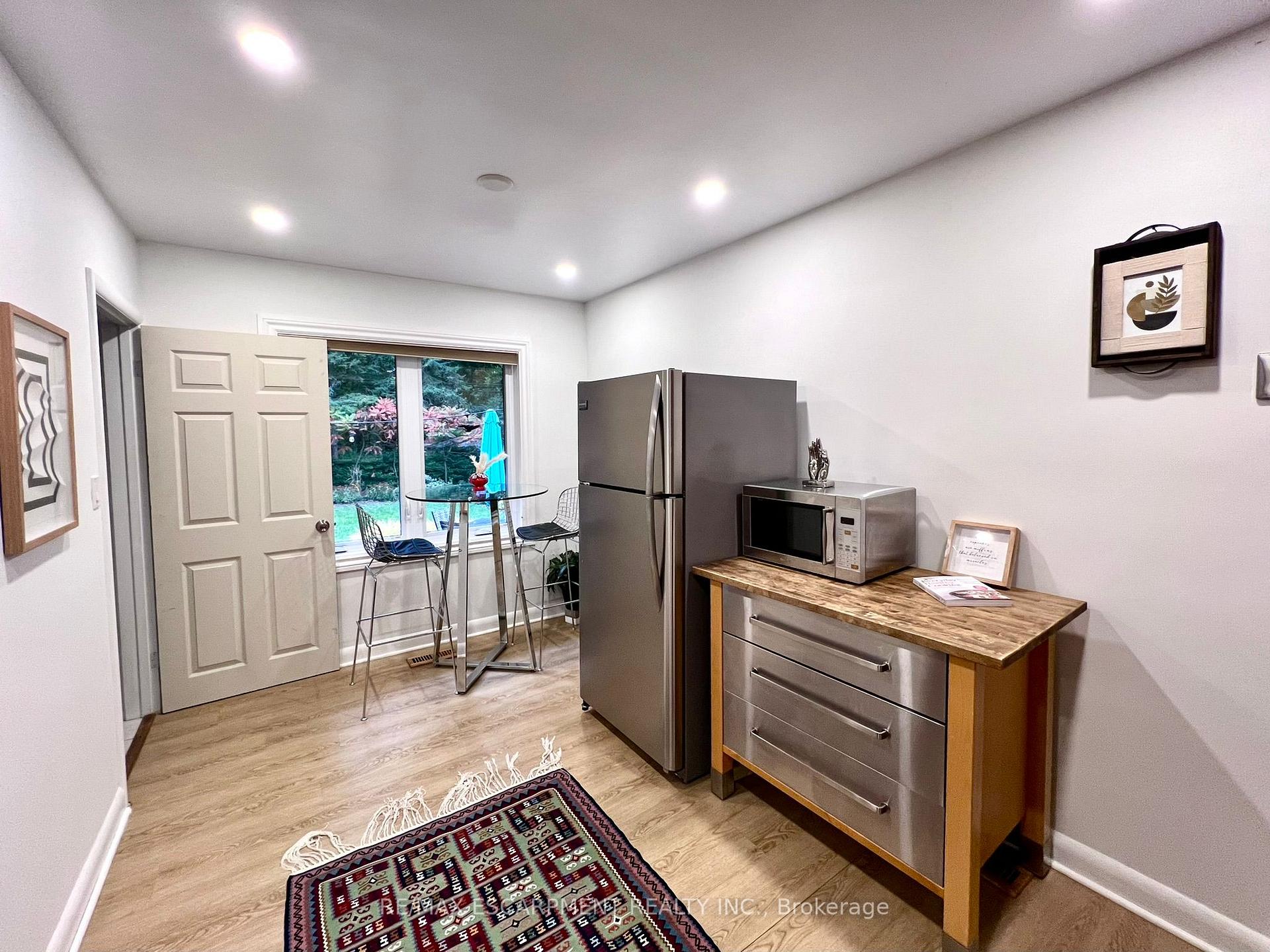 Photo 15 of 697 George Street, Burlington, Brant — HOMEH