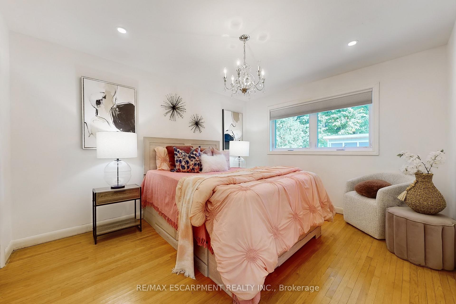 Photo 16 of 697 George Street, Burlington, Brant — HOMEH