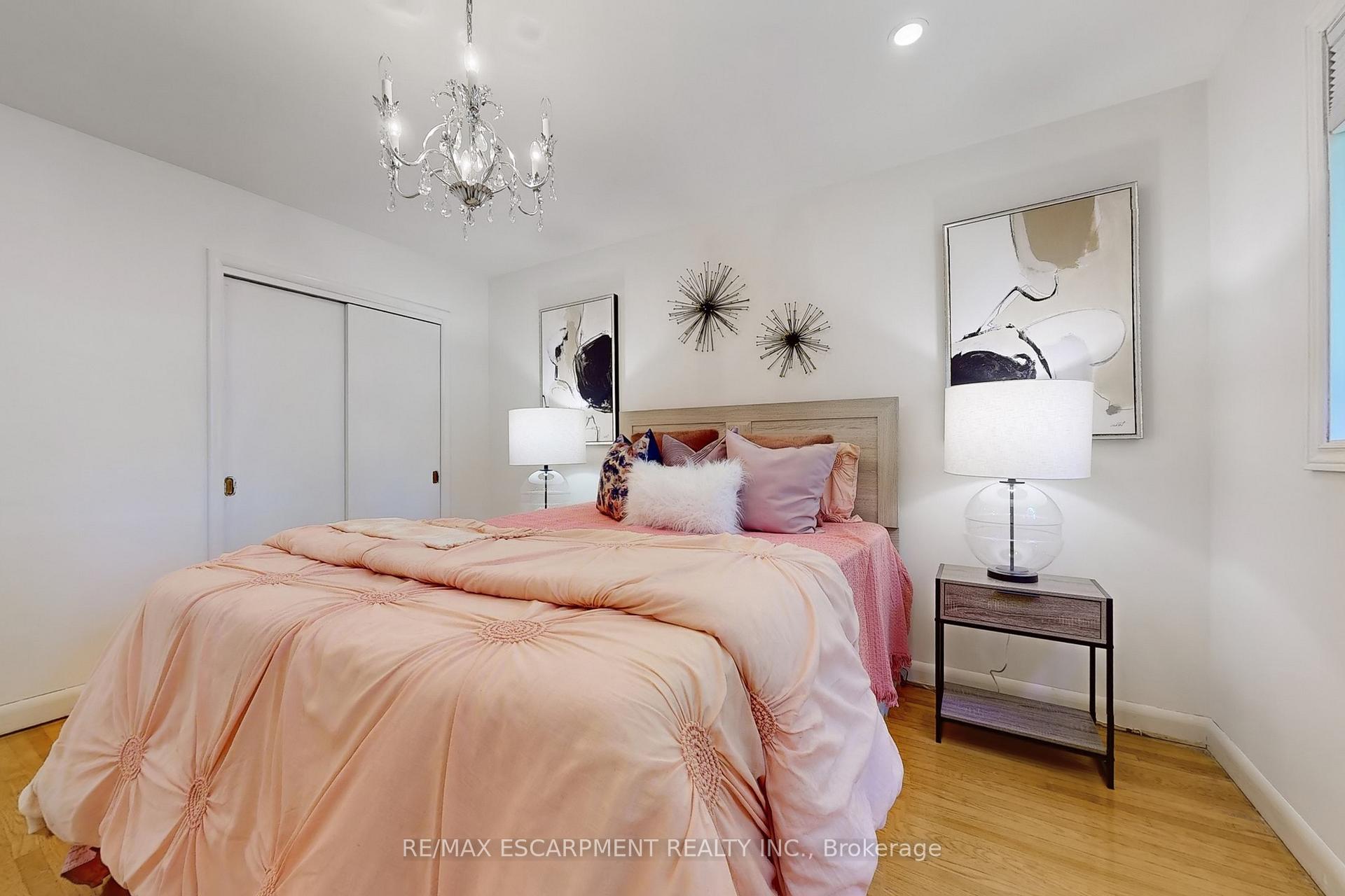 Photo 17 of 697 George Street, Burlington, Brant — HOMEH