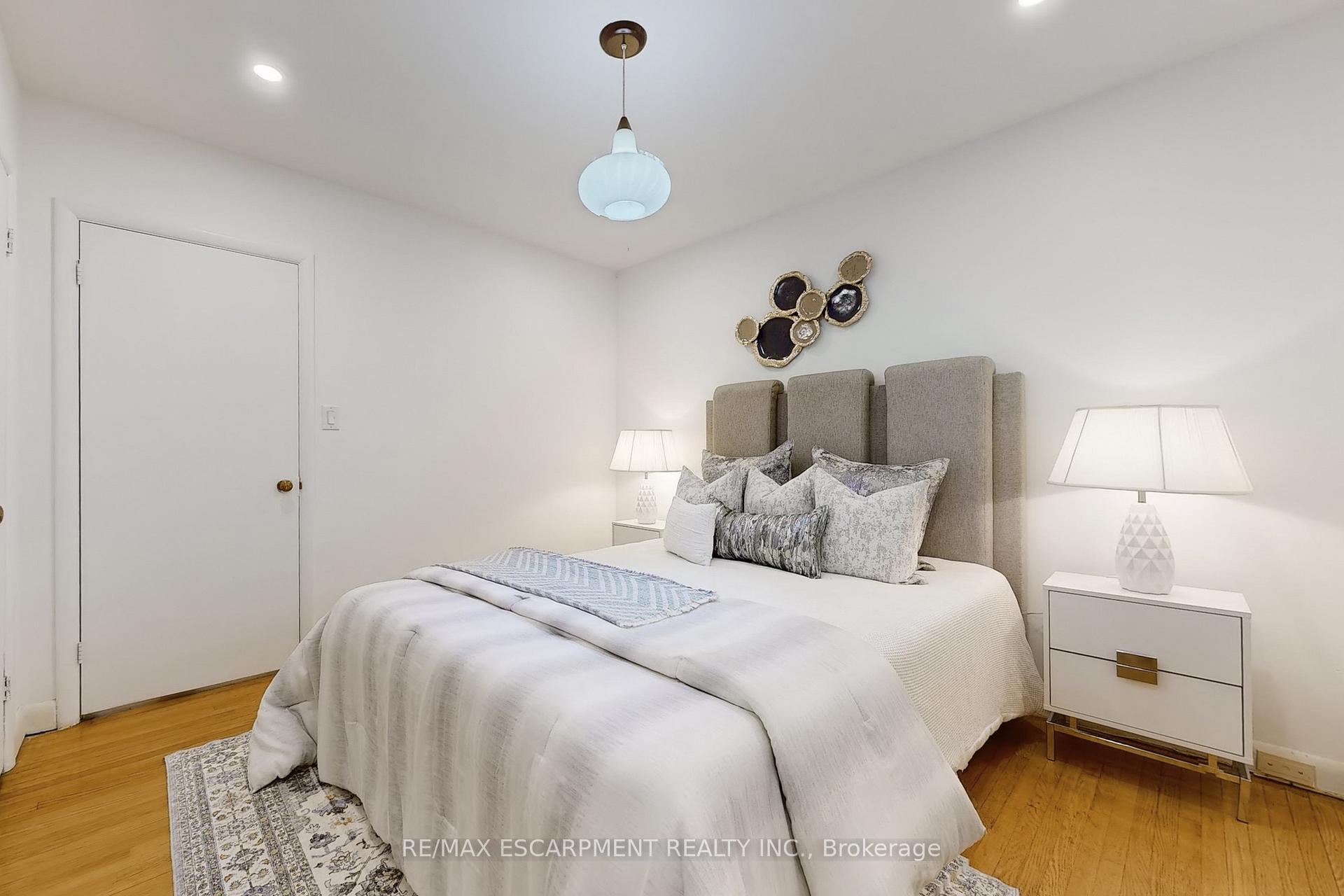 Photo 19 of 697 George Street, Burlington, Brant — HOMEH