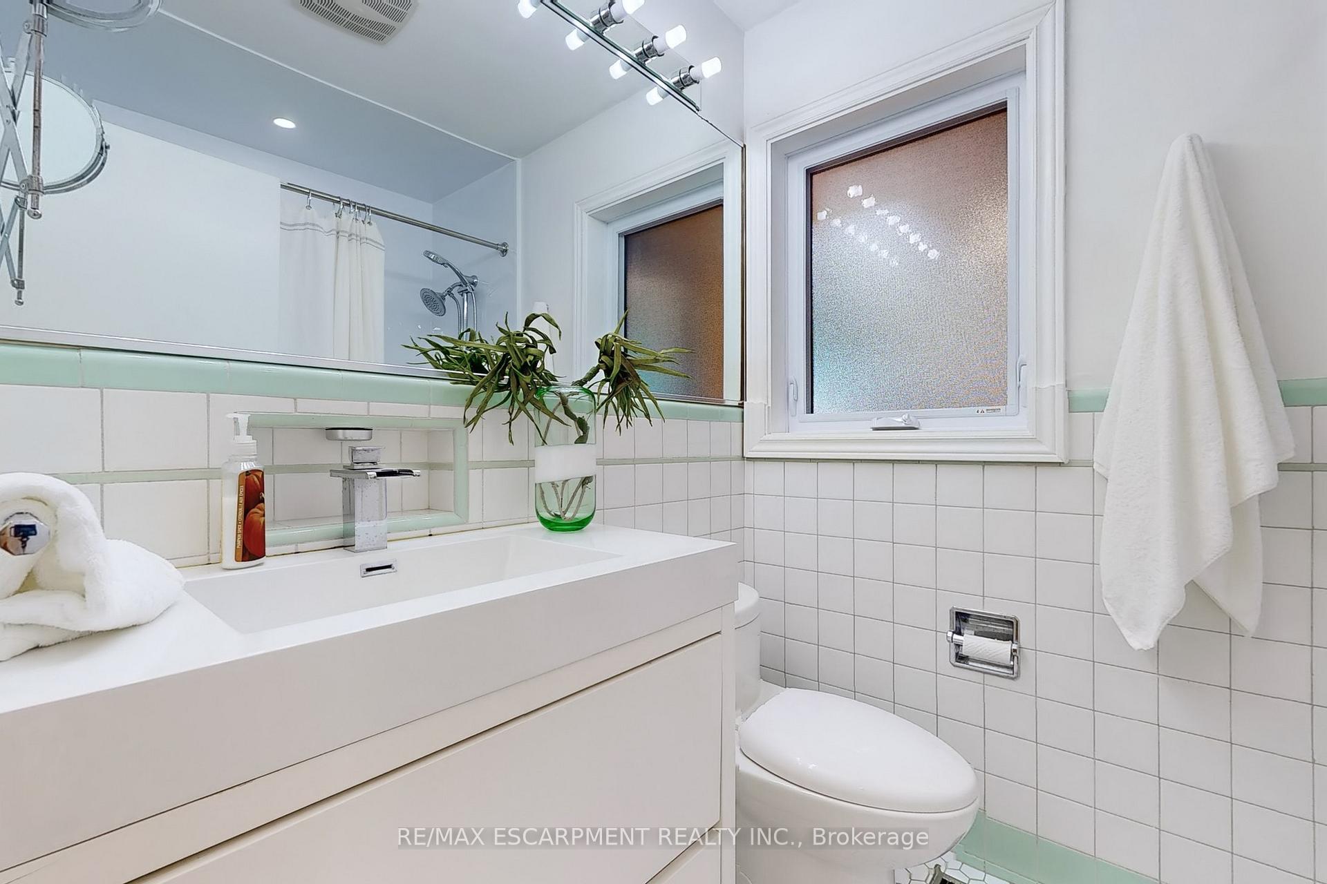 Photo 22 of 697 George Street, Burlington, Brant — HOMEH
