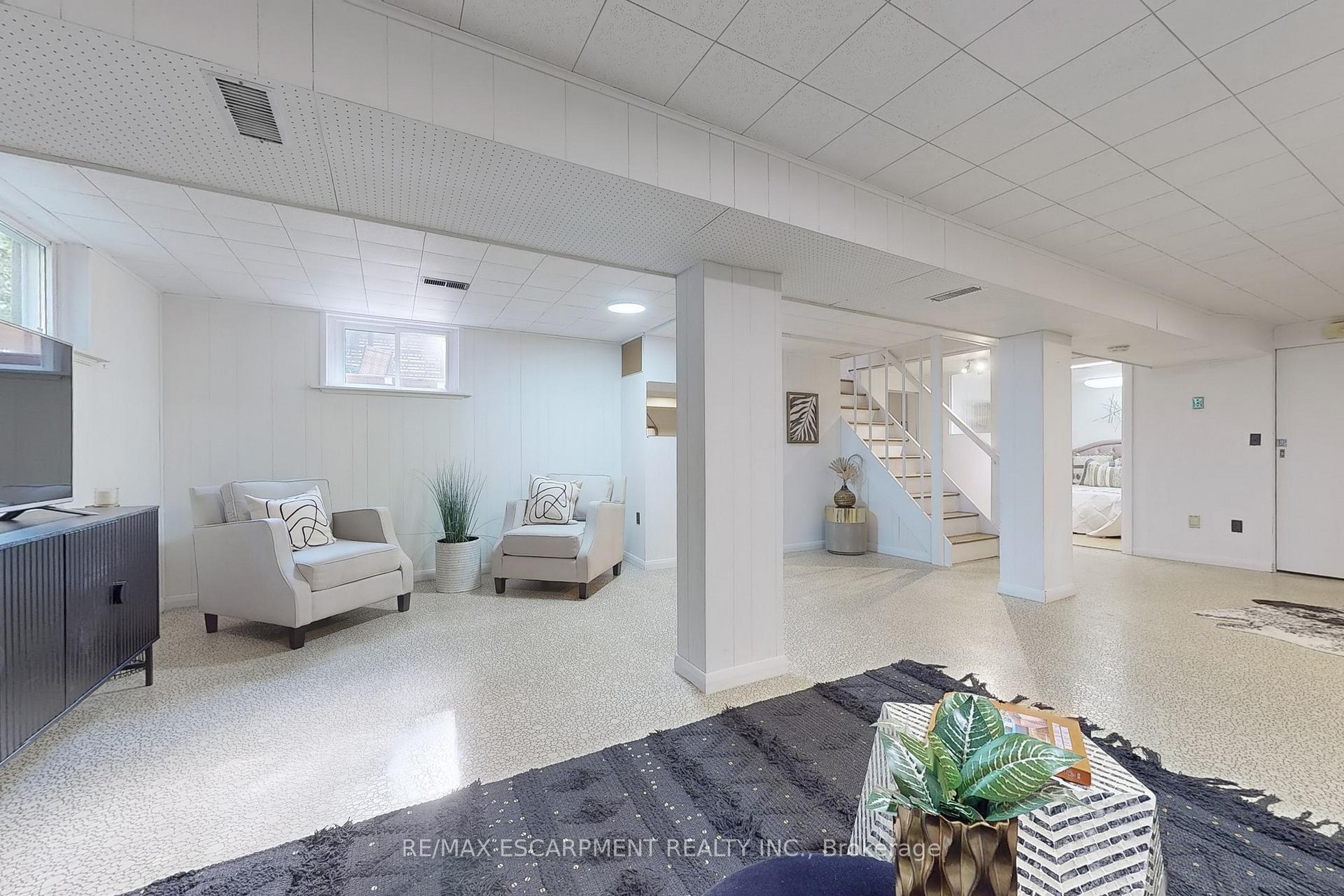 Photo 27 of 697 George Street, Burlington, Brant — HOMEH