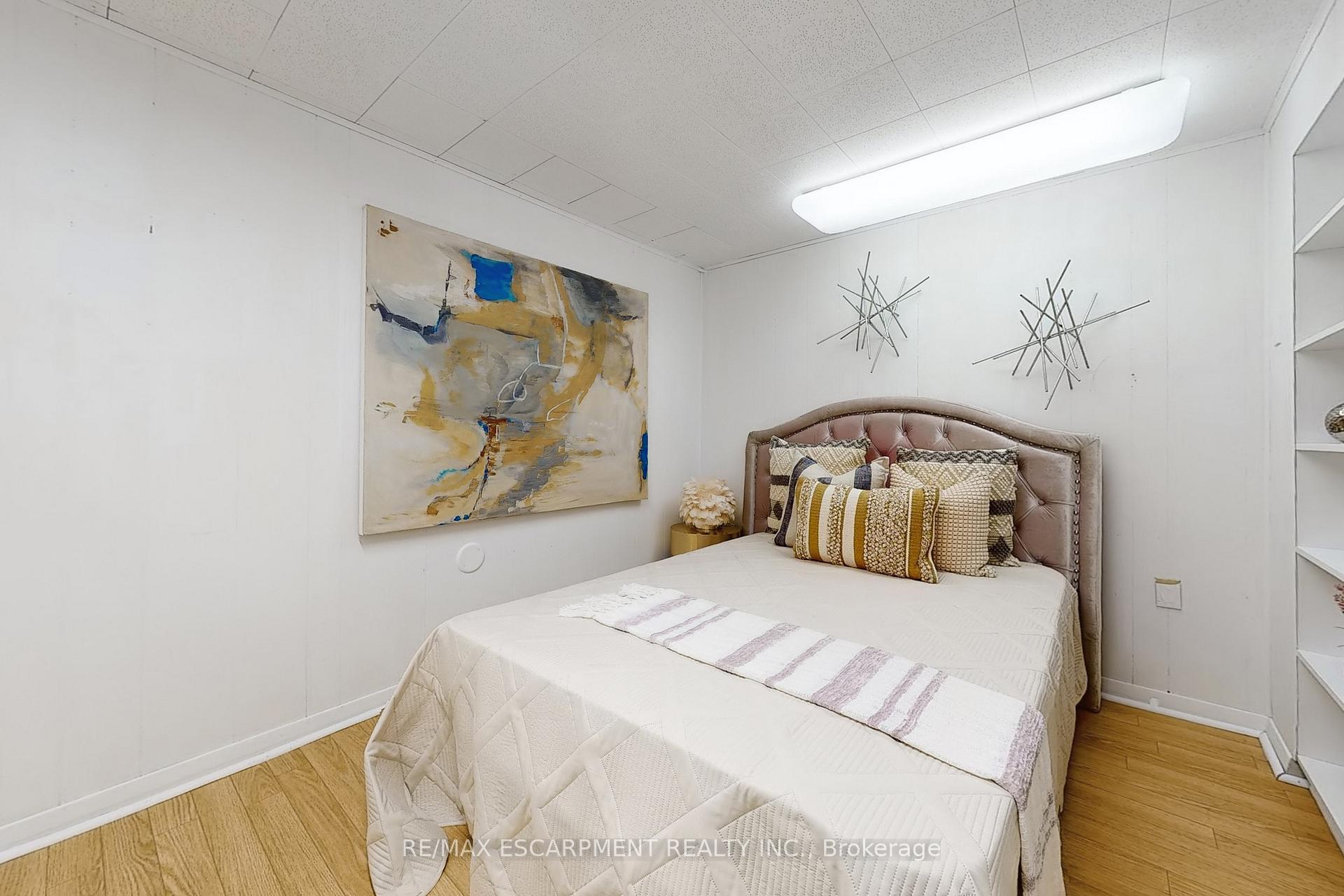 Photo 31 of 697 George Street, Burlington, Brant — HOMEH