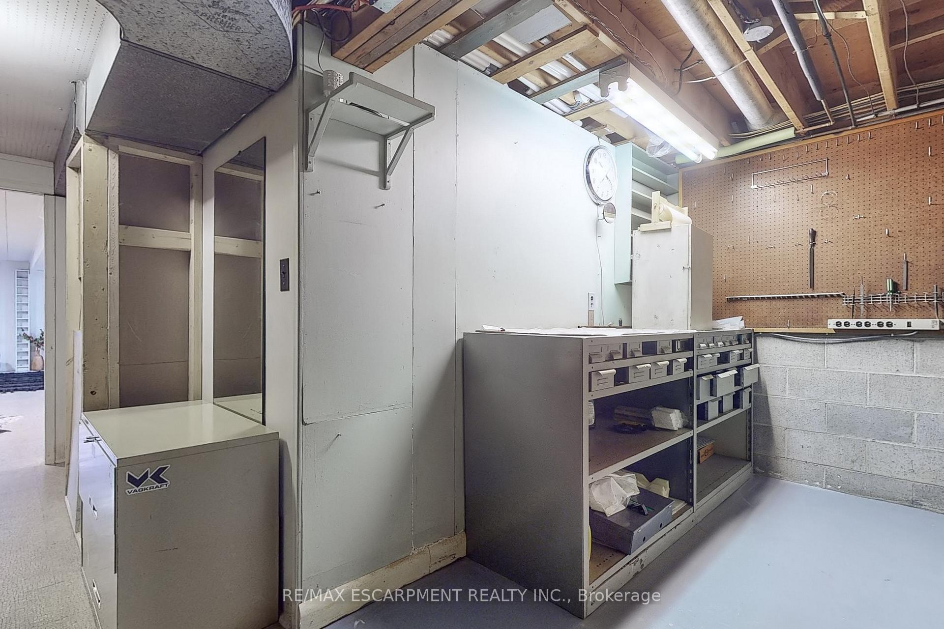 Photo 33 of 697 George Street, Burlington, Brant — HOMEH