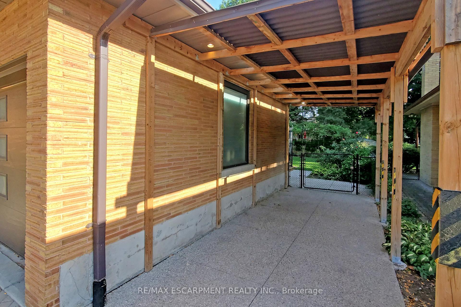 Photo 34 of 697 George Street, Burlington, Brant — HOMEH