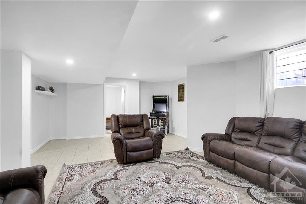 Photo 26 of 158 Lamplighters Drive, Ottawa, Barrhaven - Cedargrove/Fraserdale — HOMEH