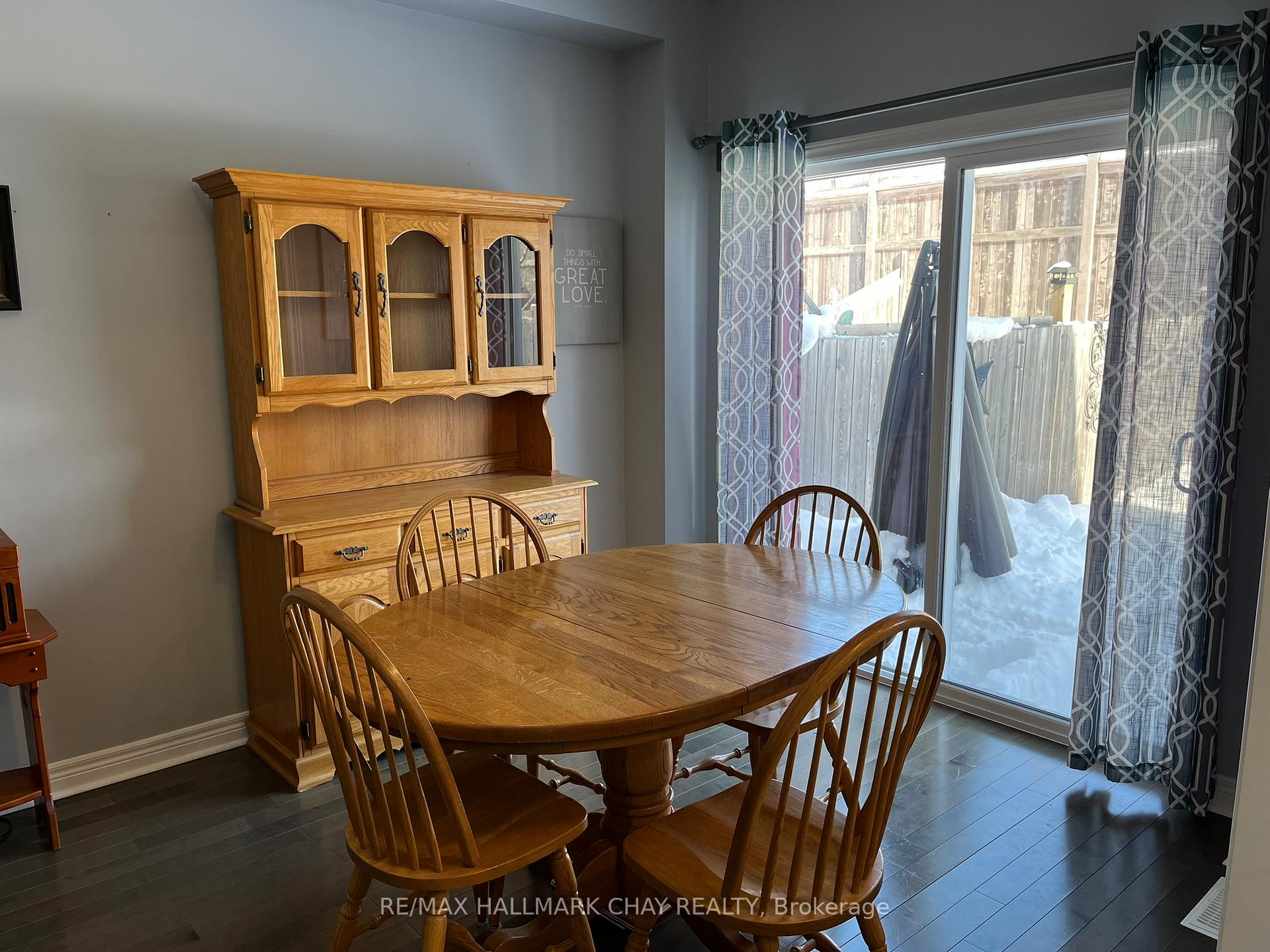 Photo 6 of 64 Pearcey Crescent, Barrie, Bayfield — HOMEH