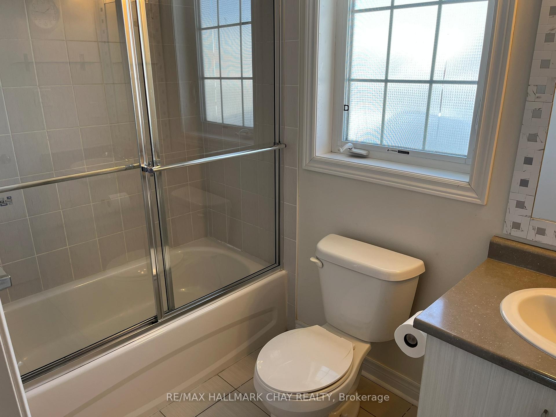 Photo 9 of 64 Pearcey Crescent, Barrie, Bayfield — HOMEH