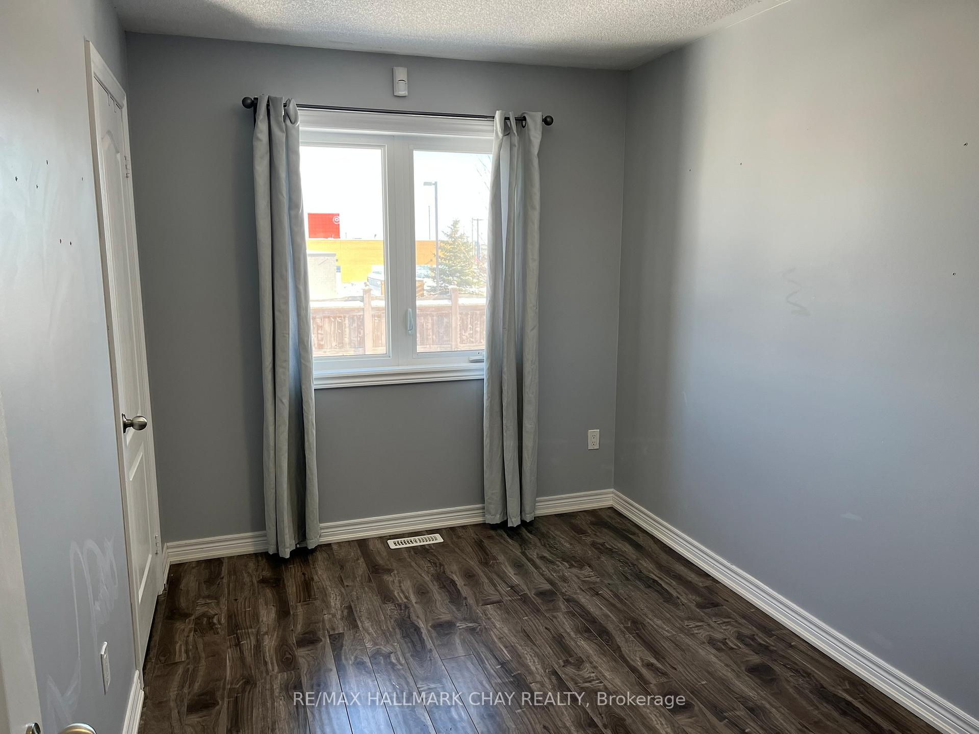 Photo 10 of 64 Pearcey Crescent, Barrie, Bayfield — HOMEH