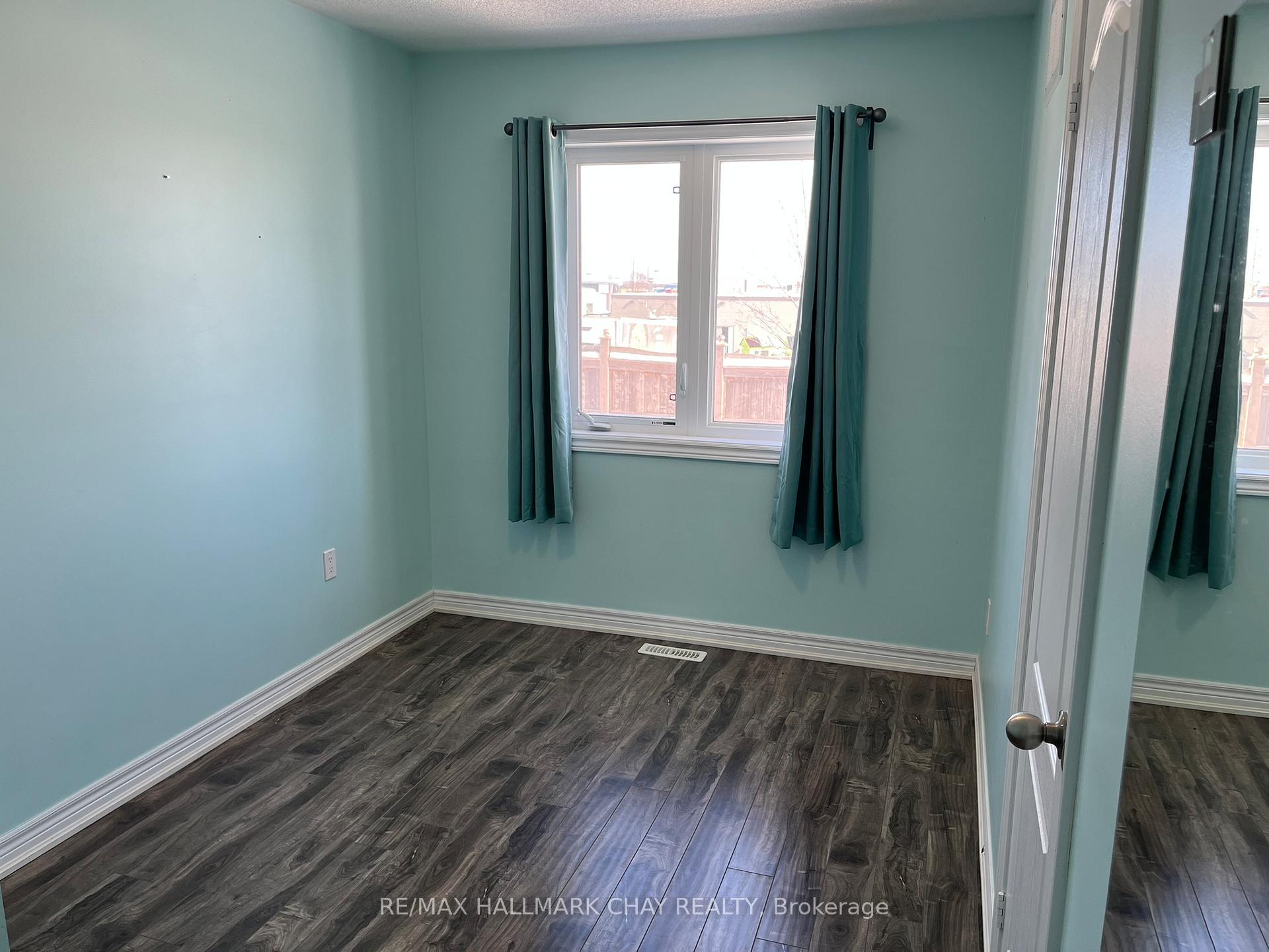 Photo 11 of 64 Pearcey Crescent, Barrie, Bayfield — HOMEH