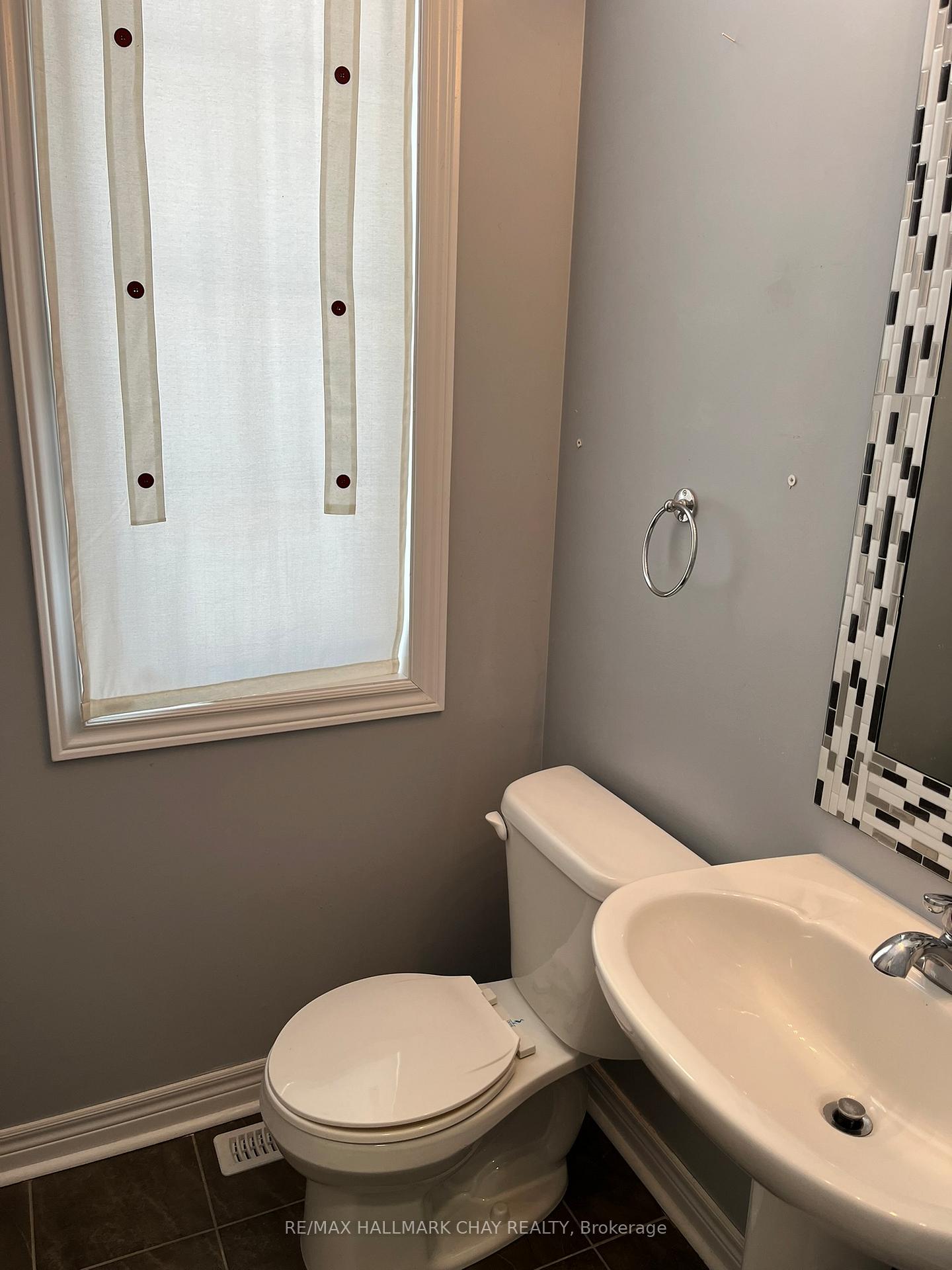 Photo 19 of 64 Pearcey Crescent, Barrie, Bayfield — HOMEH