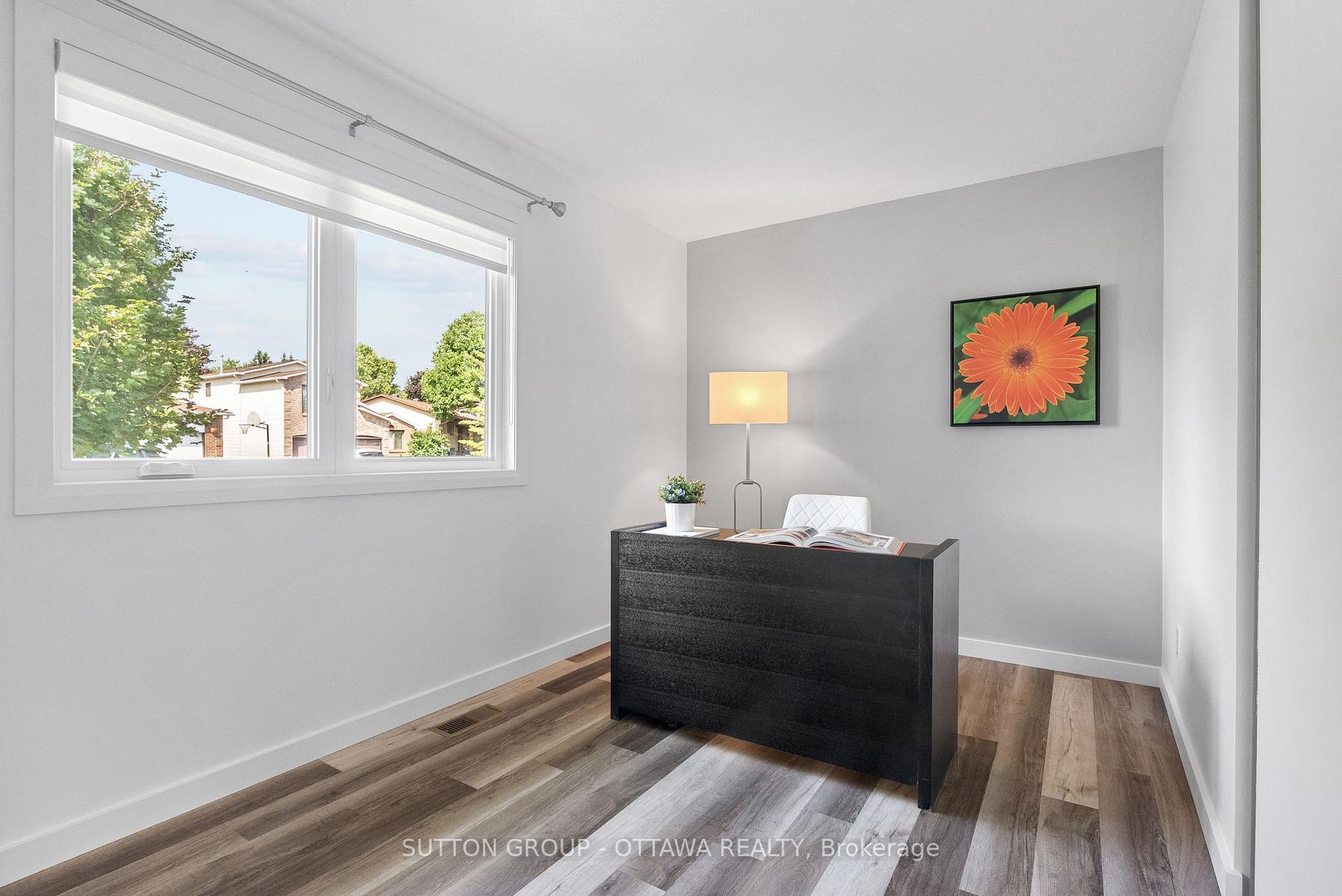 Photo 9 of 32 Flint Court, Ottawa, Barrhaven - Pheasant Run — HOMEH