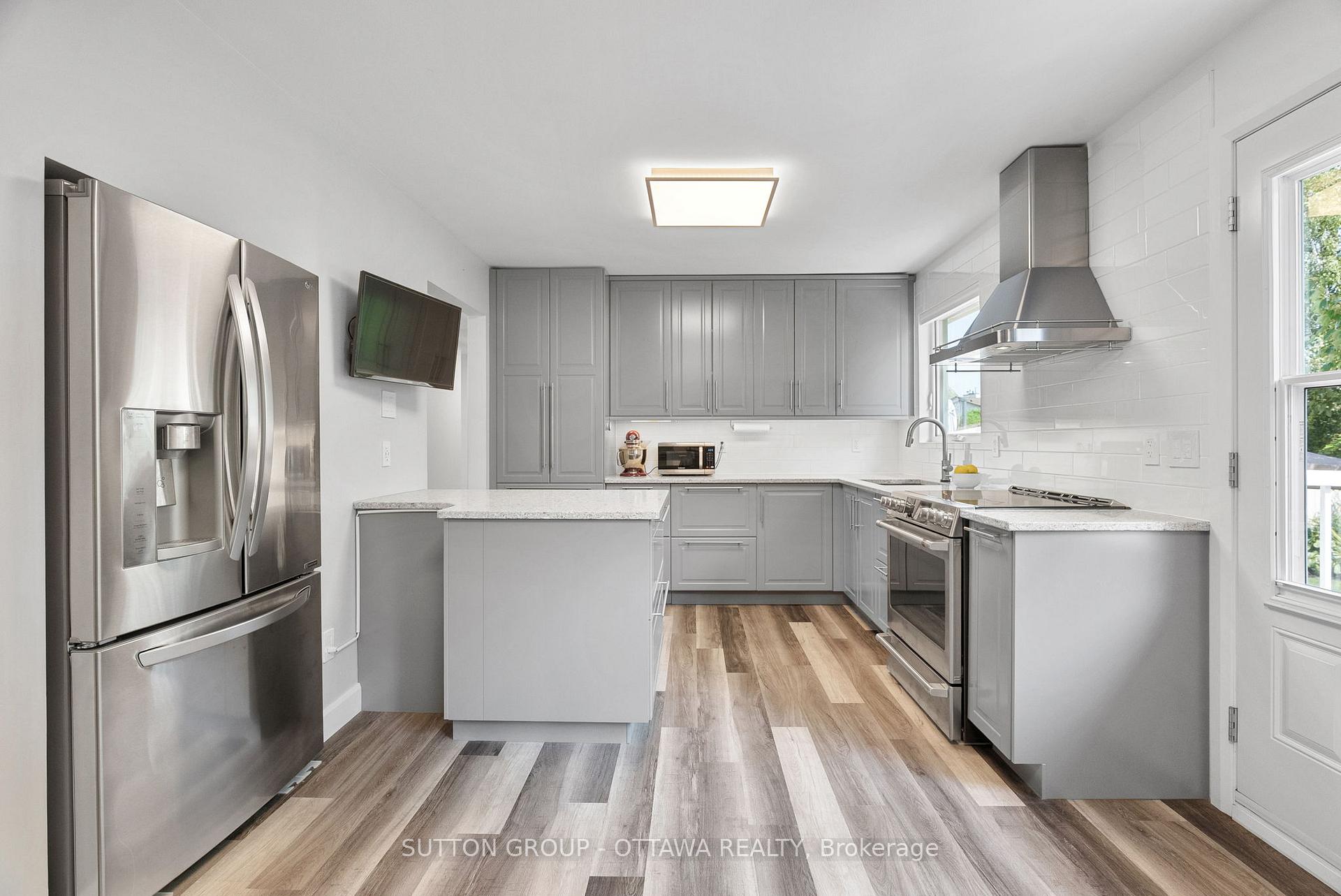 Photo 12 of 32 Flint Court, Ottawa, Barrhaven - Pheasant Run — HOMEH