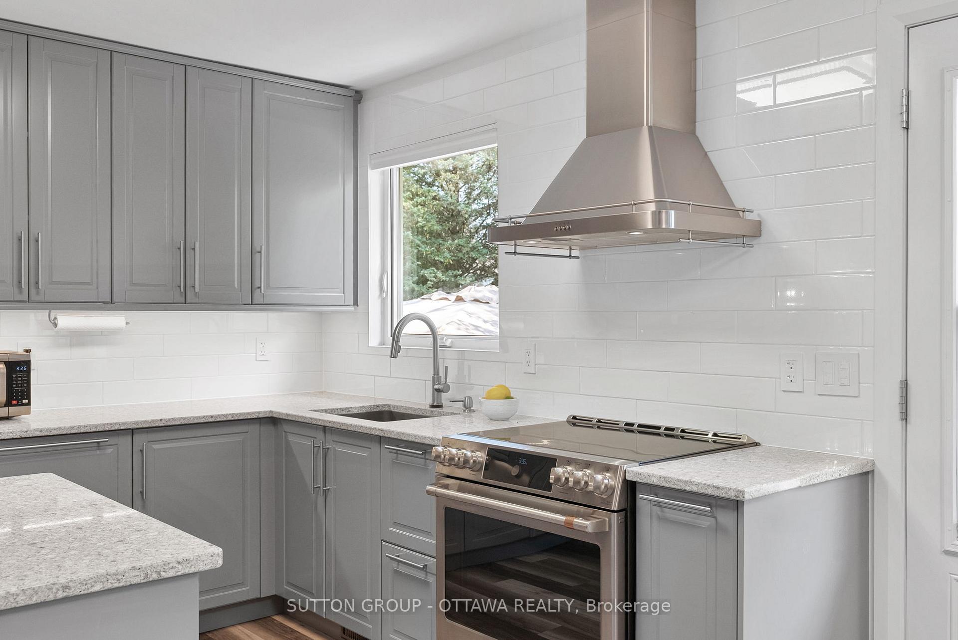 Photo 10 of 32 Flint Court, Ottawa, Barrhaven - Pheasant Run — HOMEH