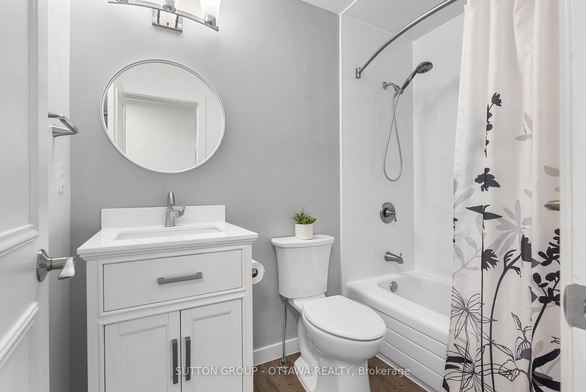 Photo 18 of 32 Flint Court, Ottawa, Barrhaven - Pheasant Run — HOMEH