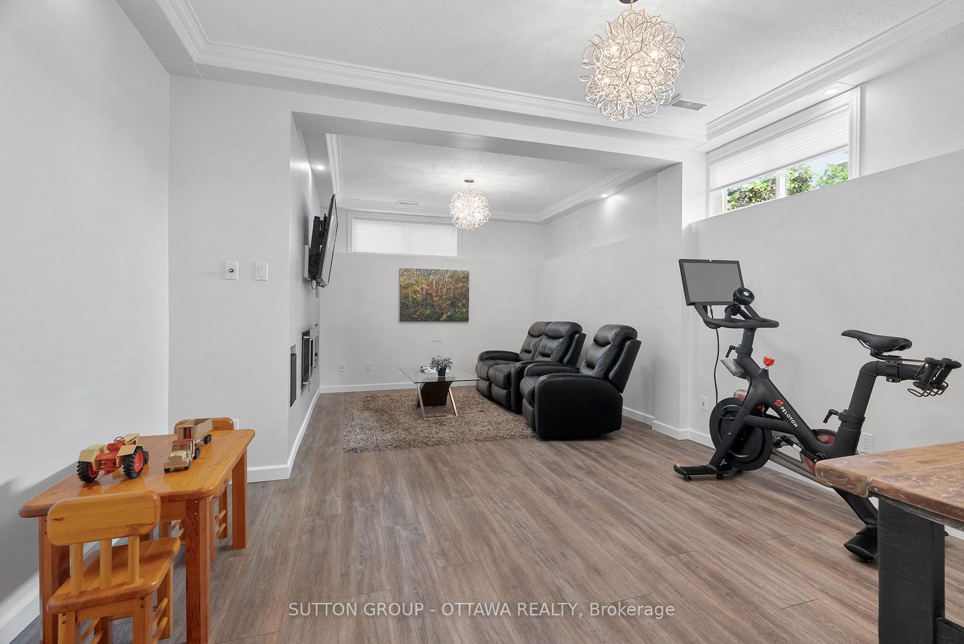 Photo 19 of 32 Flint Court, Ottawa, Barrhaven - Pheasant Run — HOMEH