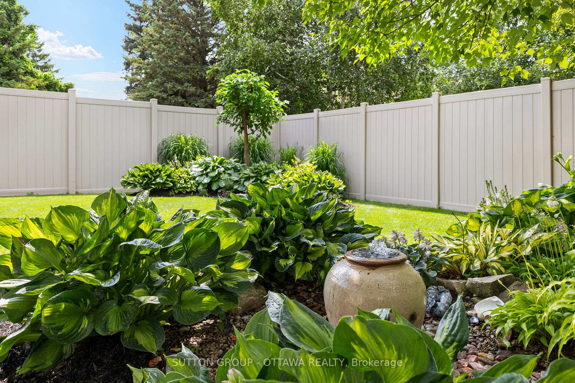 Photo 23 of 32 Flint Court, Ottawa, Barrhaven - Pheasant Run — HOMEH