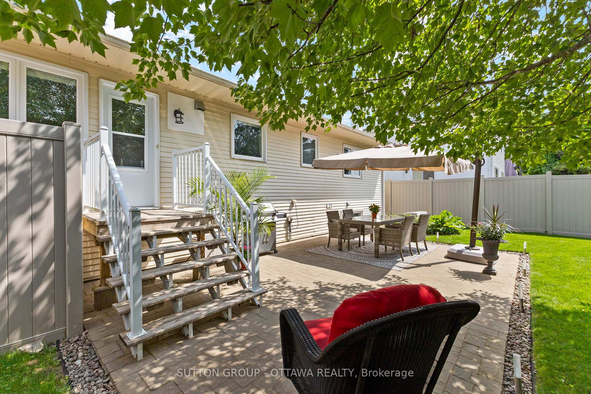 Photo 24 of 32 Flint Court, Ottawa, Barrhaven - Pheasant Run — HOMEH