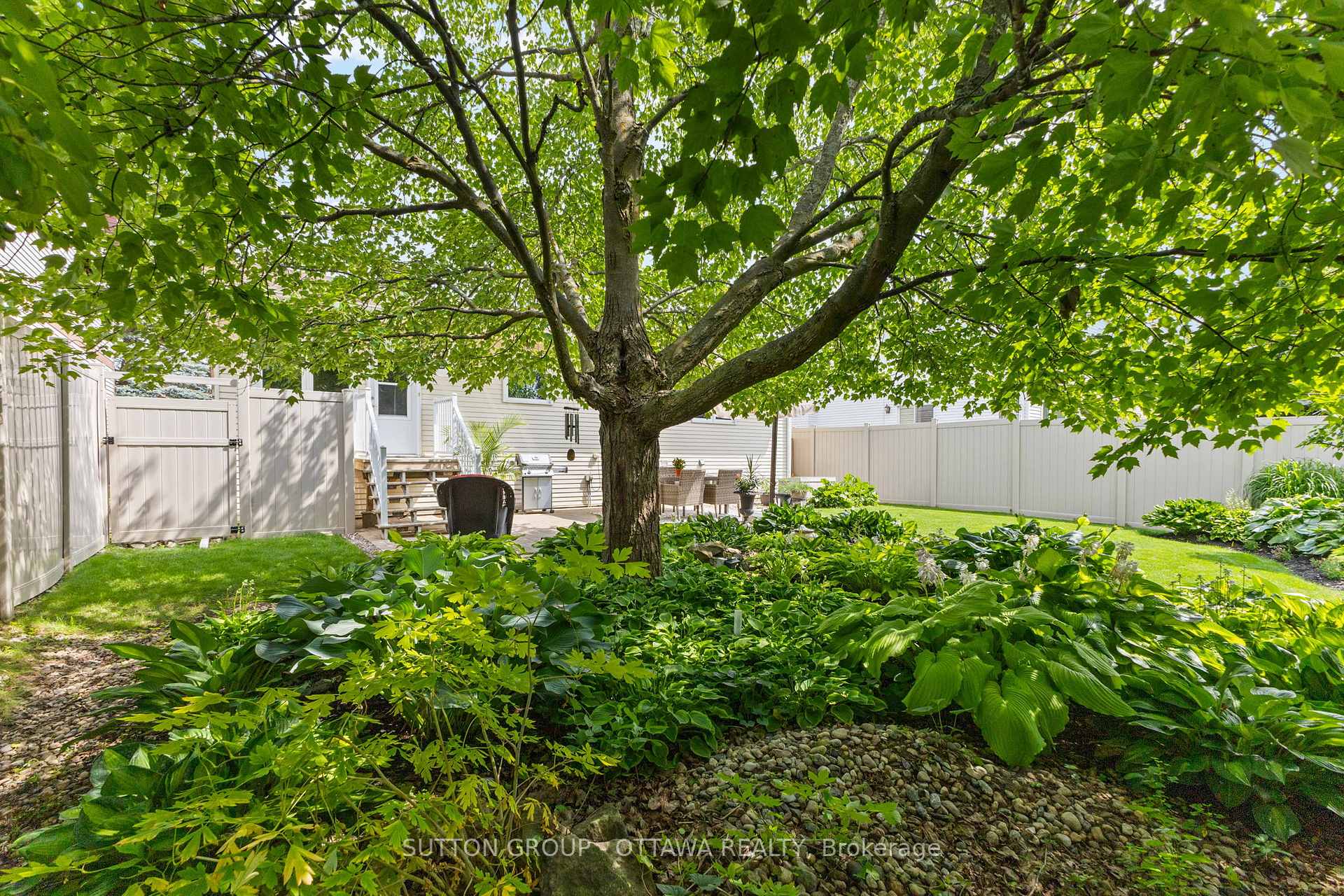 Photo 28 of 32 Flint Court, Ottawa, Barrhaven - Pheasant Run — HOMEH