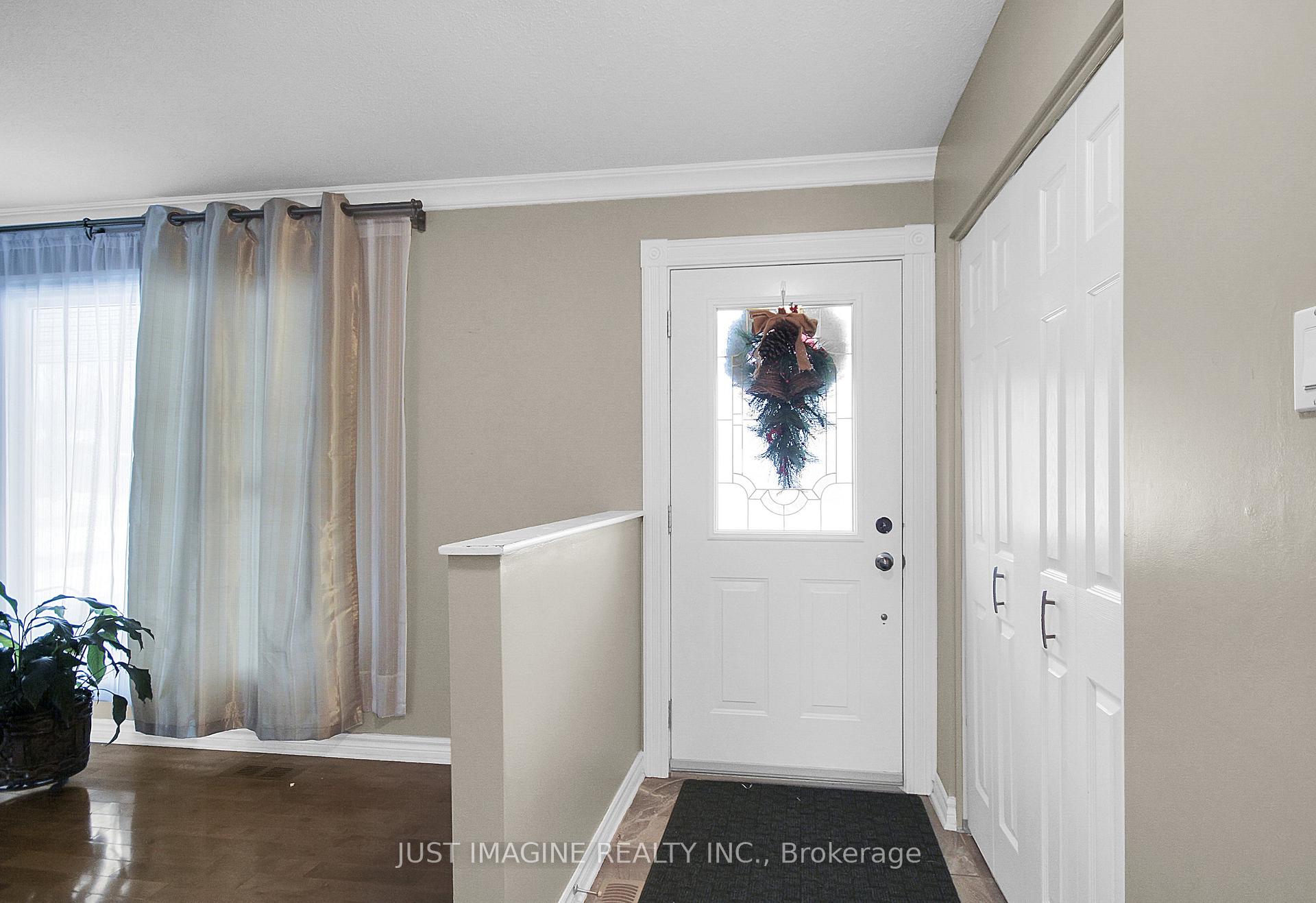 Photo 3 of 18 Tripp Crescent, Ottawa, Barrhaven - Pheasant Run — HOMEH