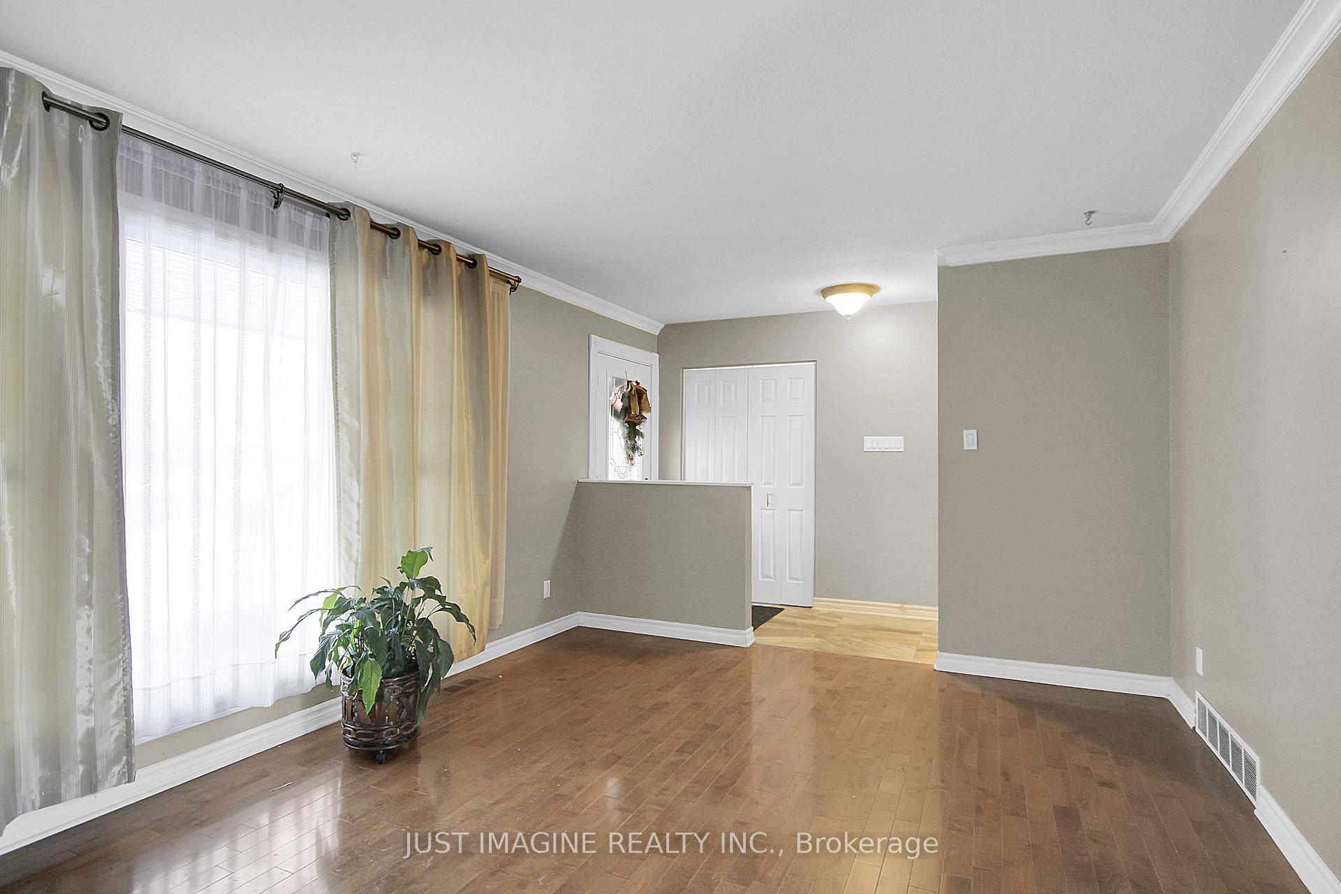 Photo 6 of 18 Tripp Crescent, Ottawa, Barrhaven - Pheasant Run — HOMEH