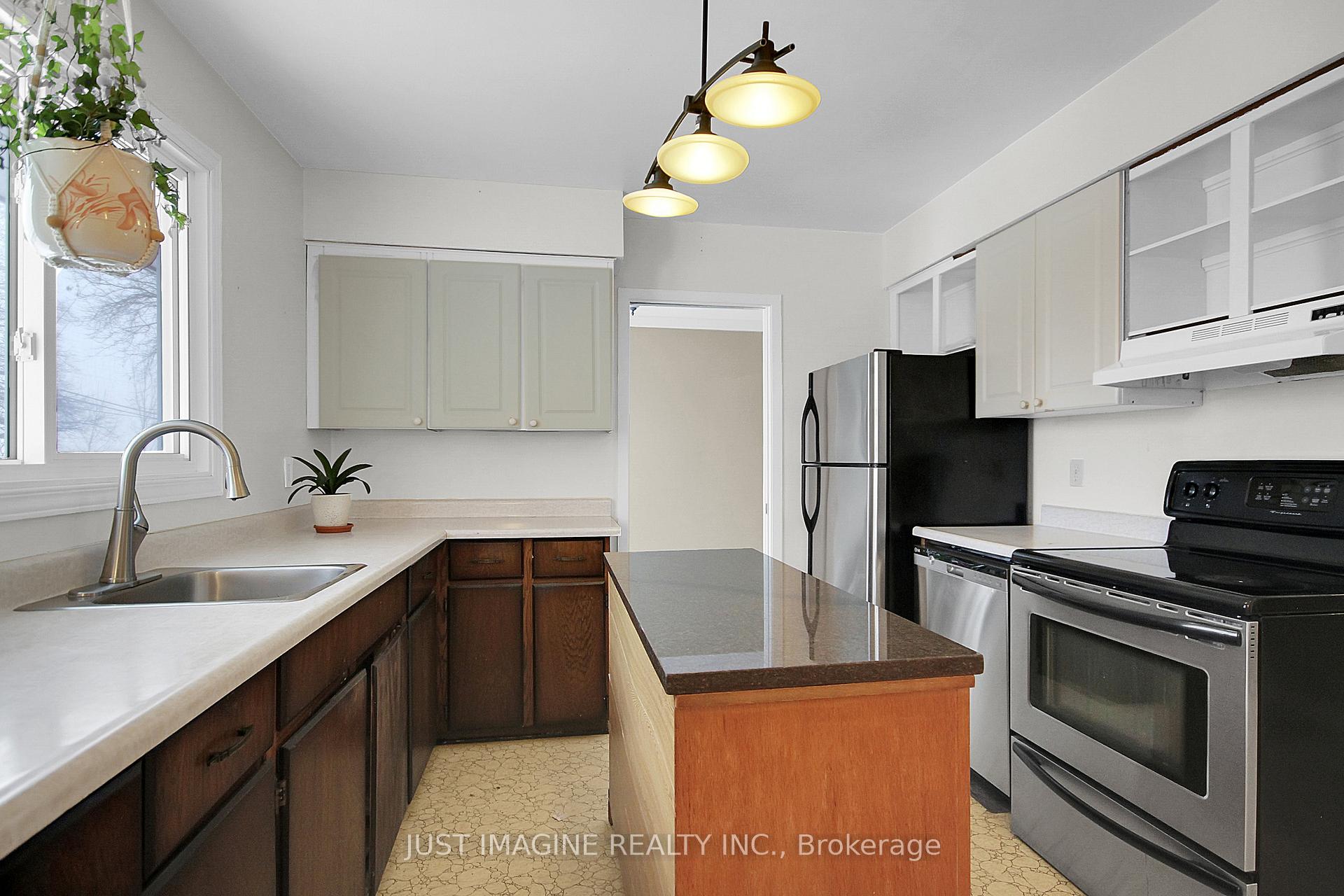 Photo 11 of 18 Tripp Crescent, Ottawa, Barrhaven - Pheasant Run — HOMEH