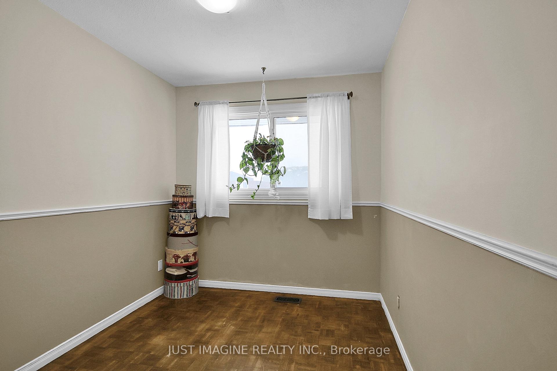Photo 14 of 18 Tripp Crescent, Ottawa, Barrhaven - Pheasant Run — HOMEH